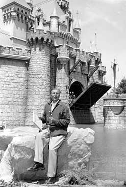 Walt vid invigningen av Disneyland 1955.