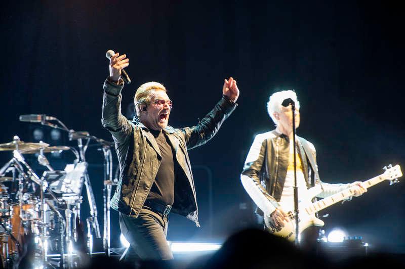 Bono, Adam Clayton och de övriga medlemmarna i U2 spelar nya låtar och visar att de fortfarande vill utvecklas …