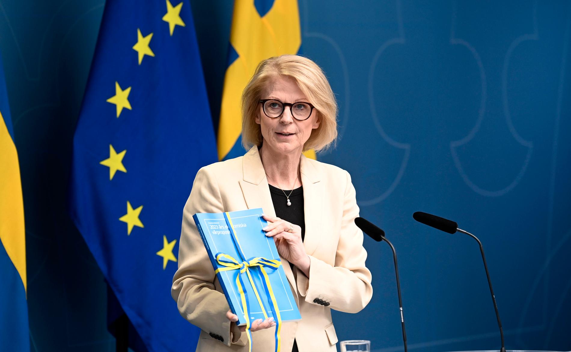 Finansminister Elisabeth Svantessons budget är ett stort fett svek mot barnen, de sjuka och gamla. 