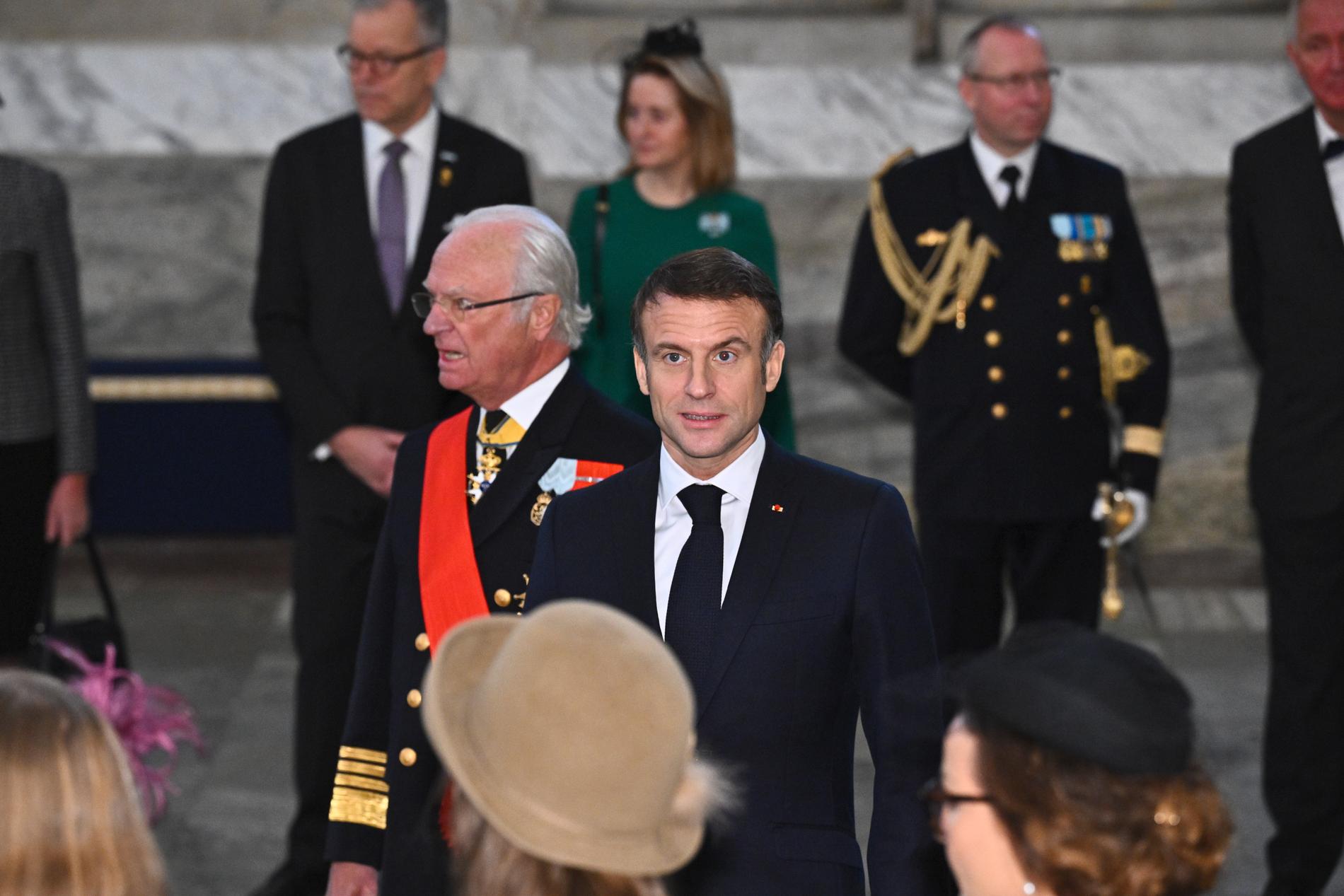 President Emmanuel Macron och kung Carl XVI Gustaf.