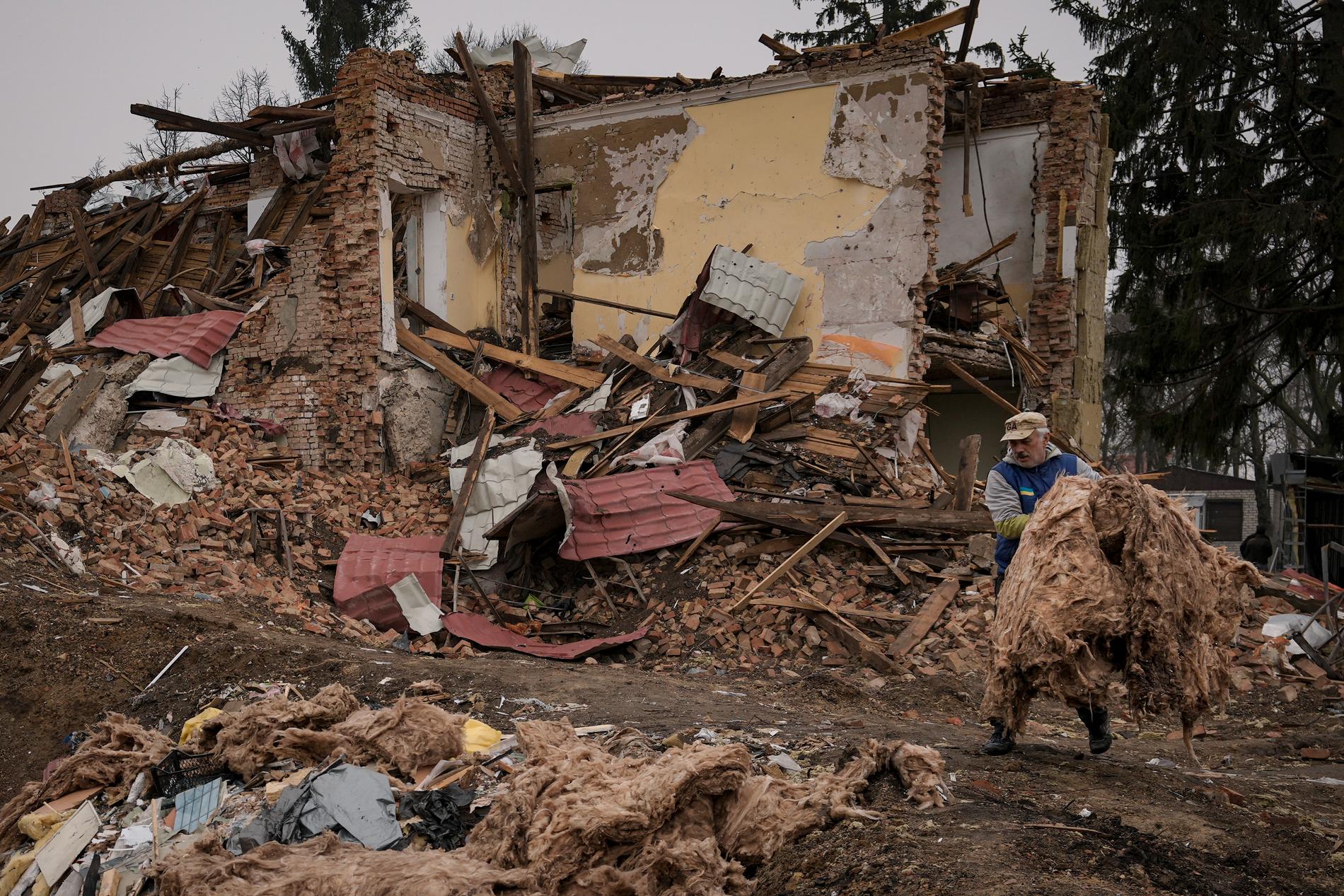 Förstörda byggnader i Mariupol.