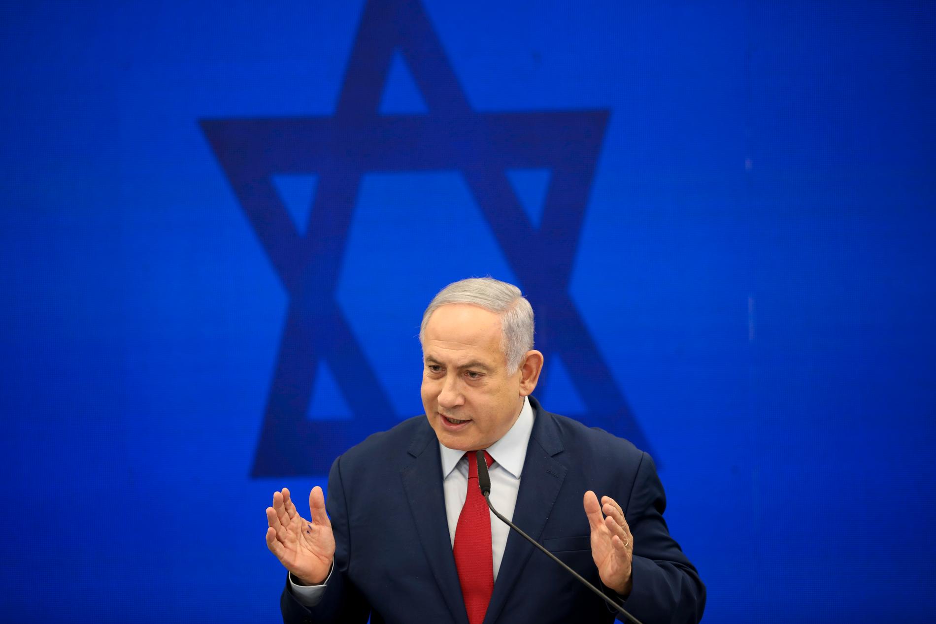 Benjamin Netanyahu kampanjar för fullt inför Israels nyval, som hålls om en vecka. Här framträder han i Tel Aviv på tisdagen.
