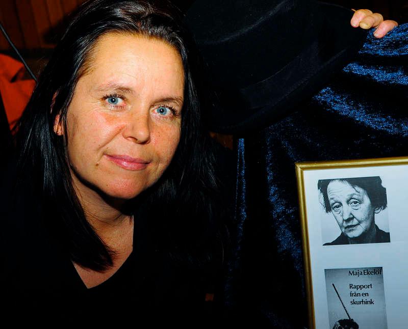 Heja! Cecilia Persson tar över där Maja Ekelöf och hennes prisvinnande ”Rapport från en skurhink” slutade.