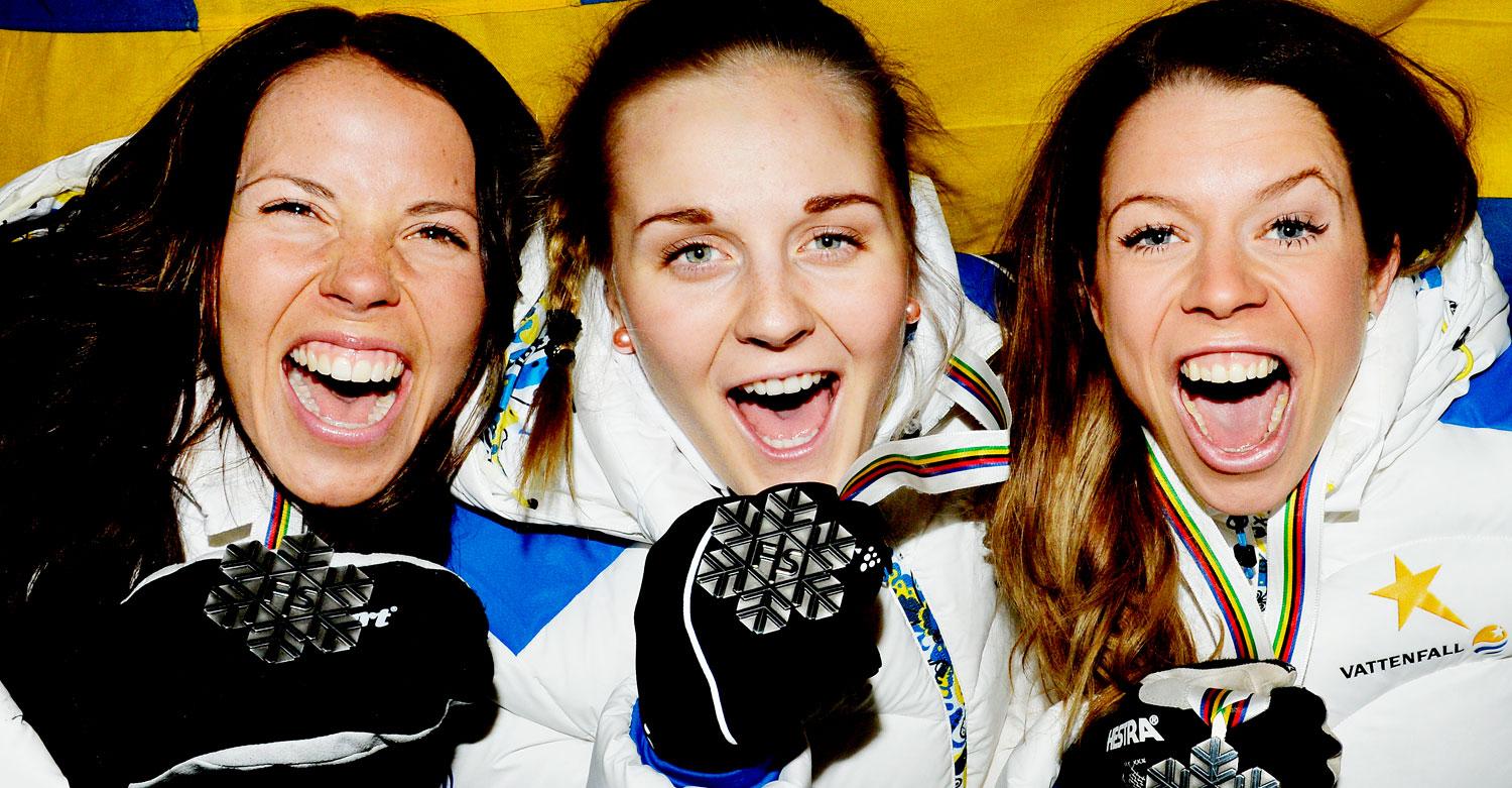 Charlotte Kalla hyllar sina lagkarmater Stina Nilsson och Maria Rydqvist.