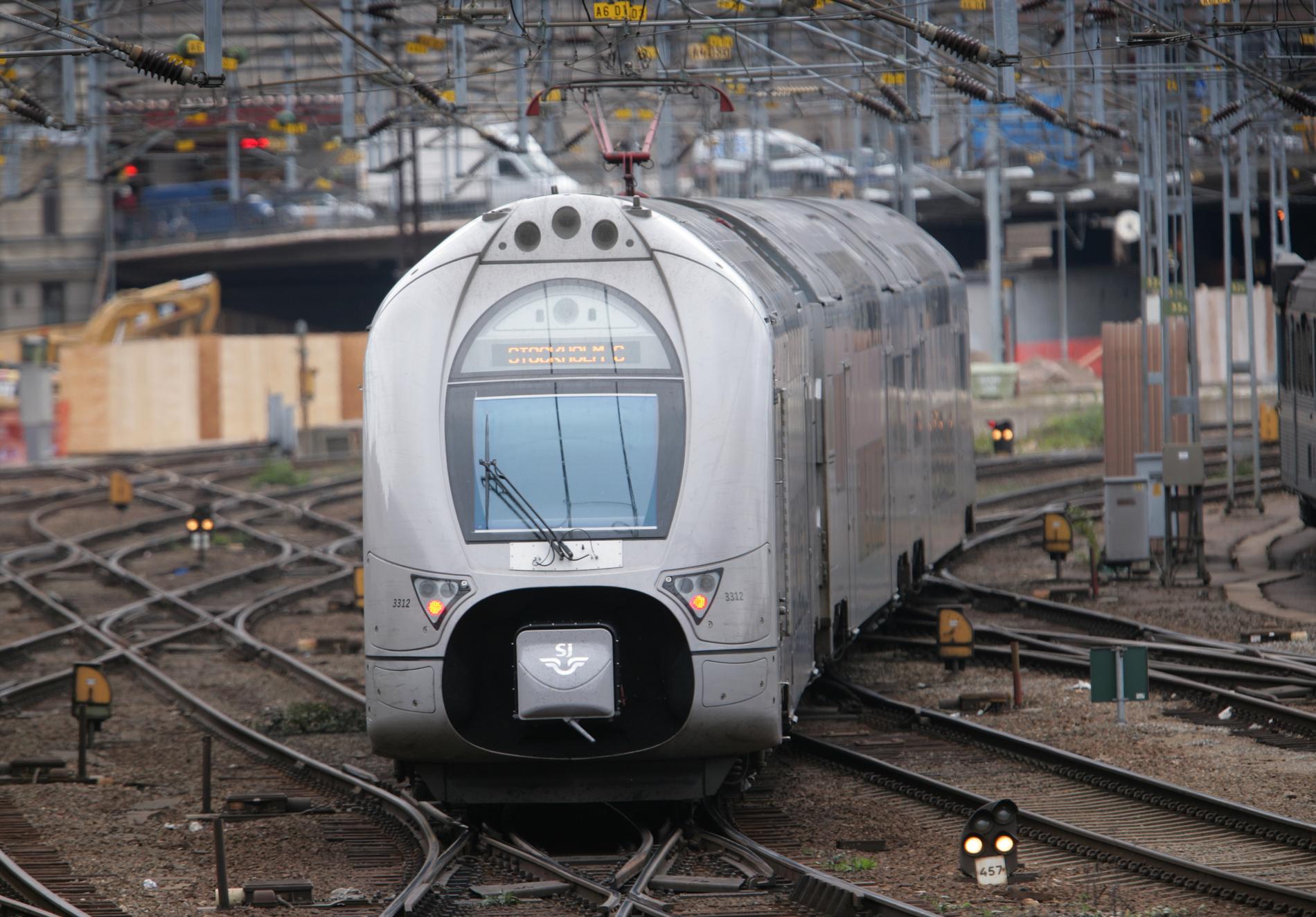 Ett av SJ:s dubbeldäckade tåg som körs i Mälardalen. Arkivbild.