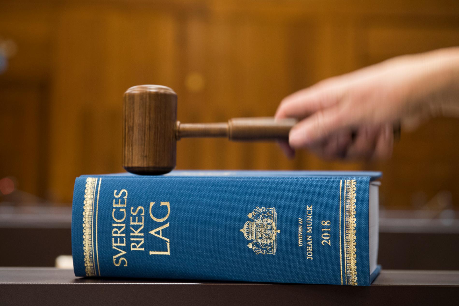 En tingsrätt i Västsverige har beslutat att en rättegång i ett stort brottmål ska göras om. Skälet är att det finns misstankar om att en av domarna varit påverkad av alkohol under förhandlingen. Arkivbild.