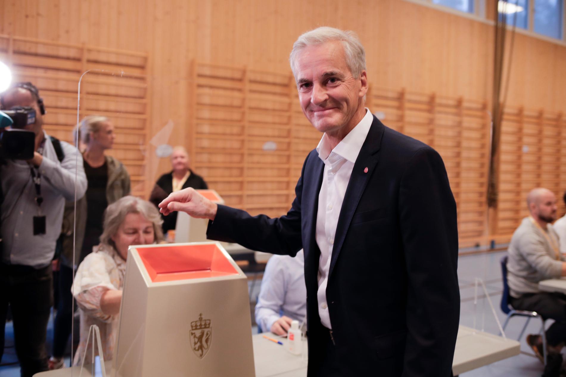 "Känslan är god och Arbeiderpartiet har medvind", sade Jonas Gahr Støre när han röstade i Oslo redan på söndagen. Allt pekar på att han blir Norges nästa statsminister.