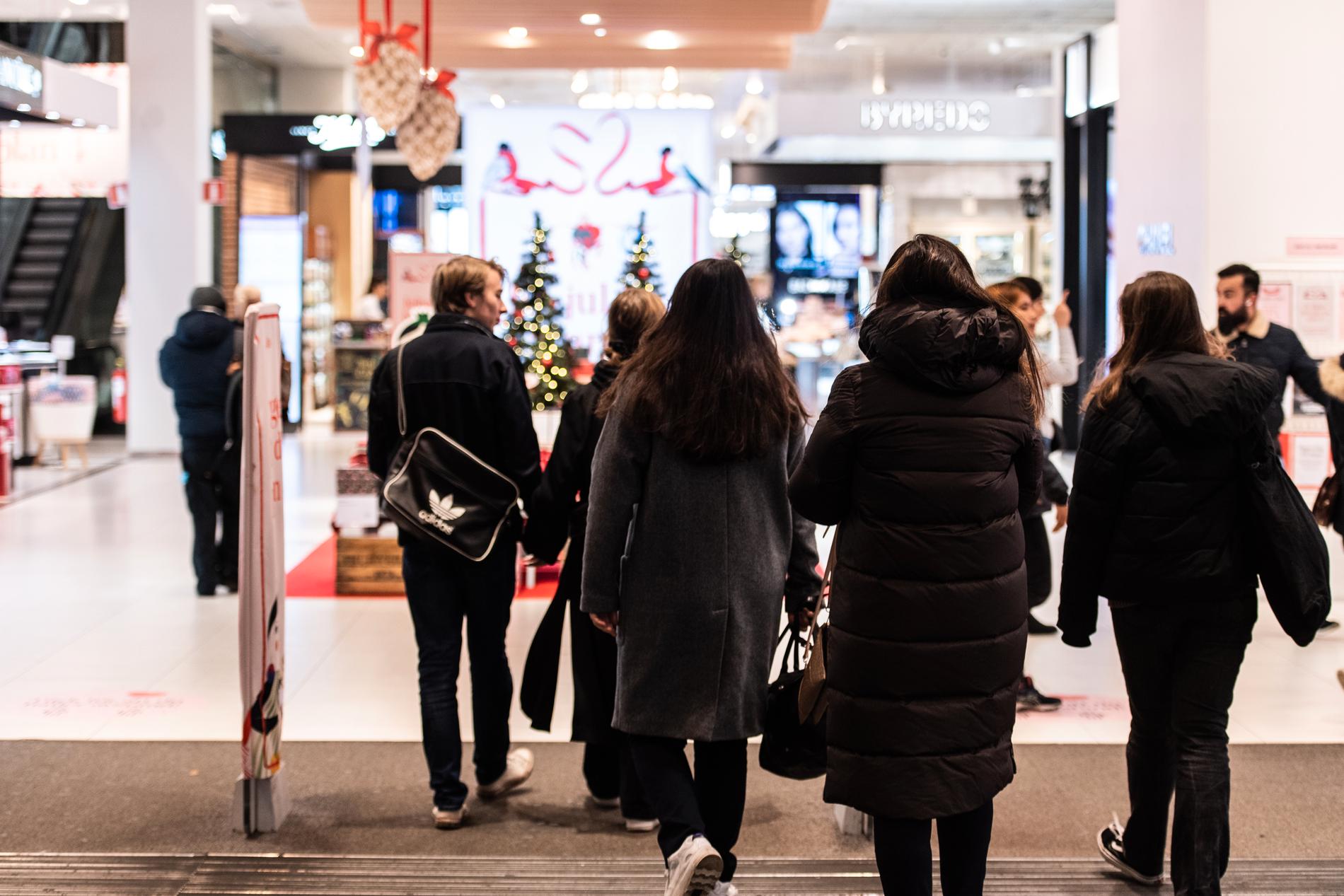 Julhandel på Åhléns i Stockholms city