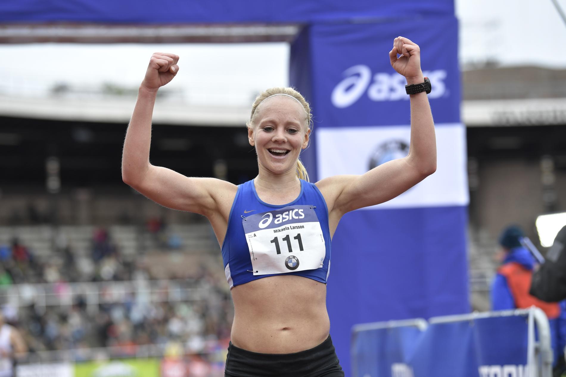 Bästa svenska Mikaela Larsson tredje plats och tredje raka SM-segern med tiden 2:36:32 i damklassen i Stockholm marathon 2019.