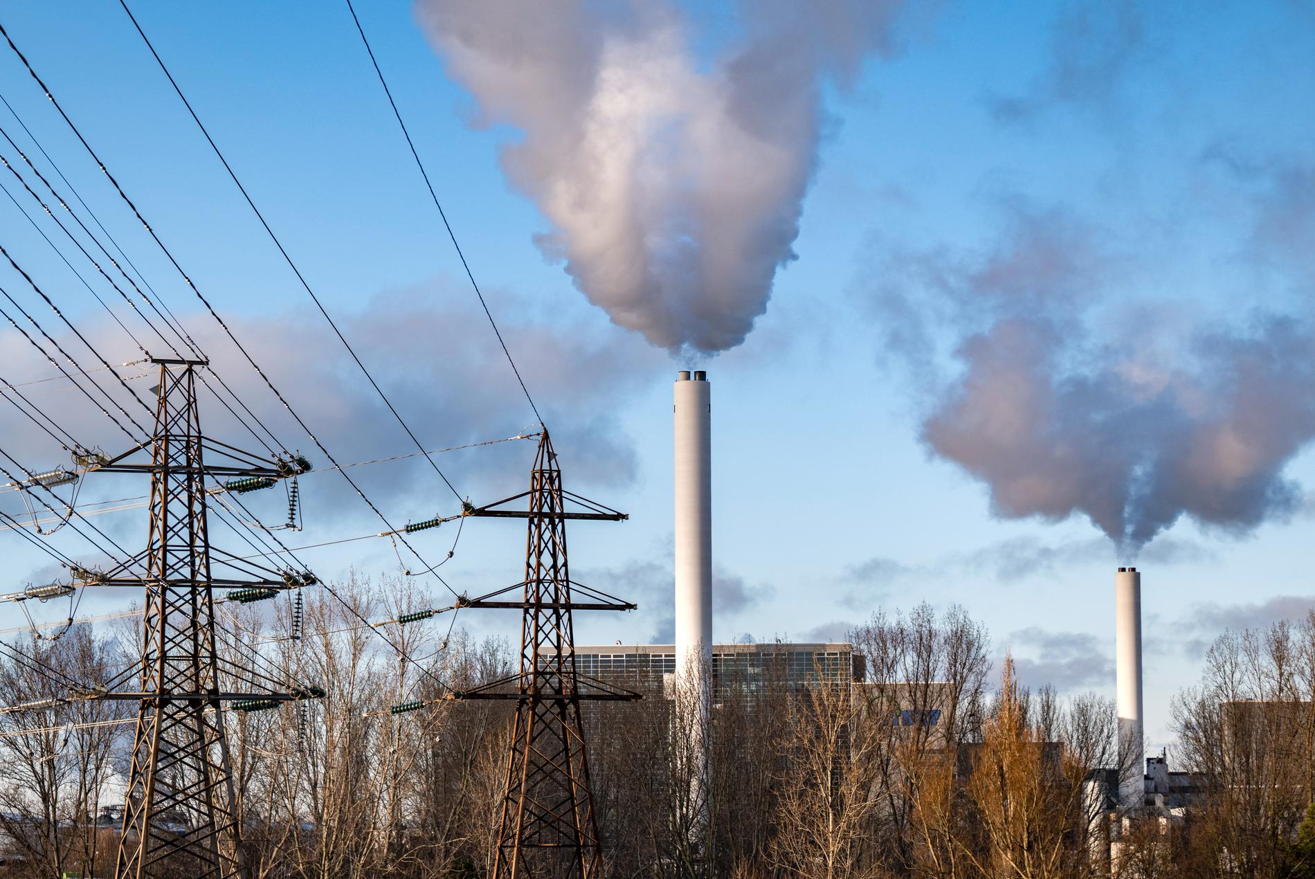 För första gången på 20 år ökar de svenska utsläppen av koldioxid.