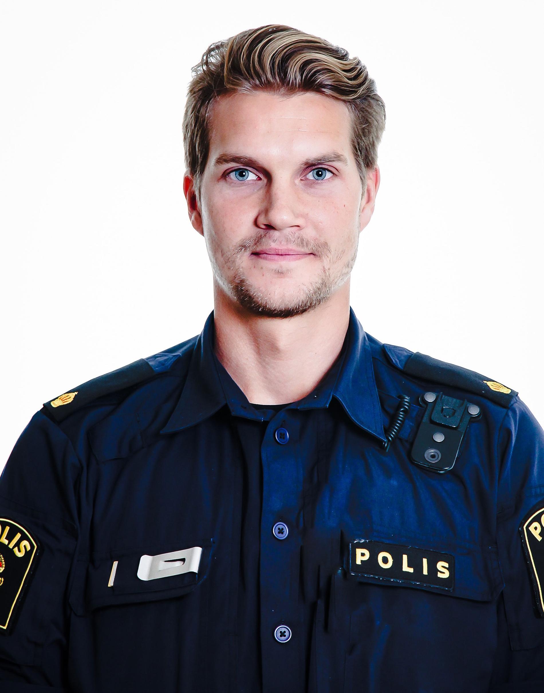 Polisen Ted Eriksson attackerades av en knivbeväpnad man vid Medborgarplatsen i Stockholm tidigare i år.