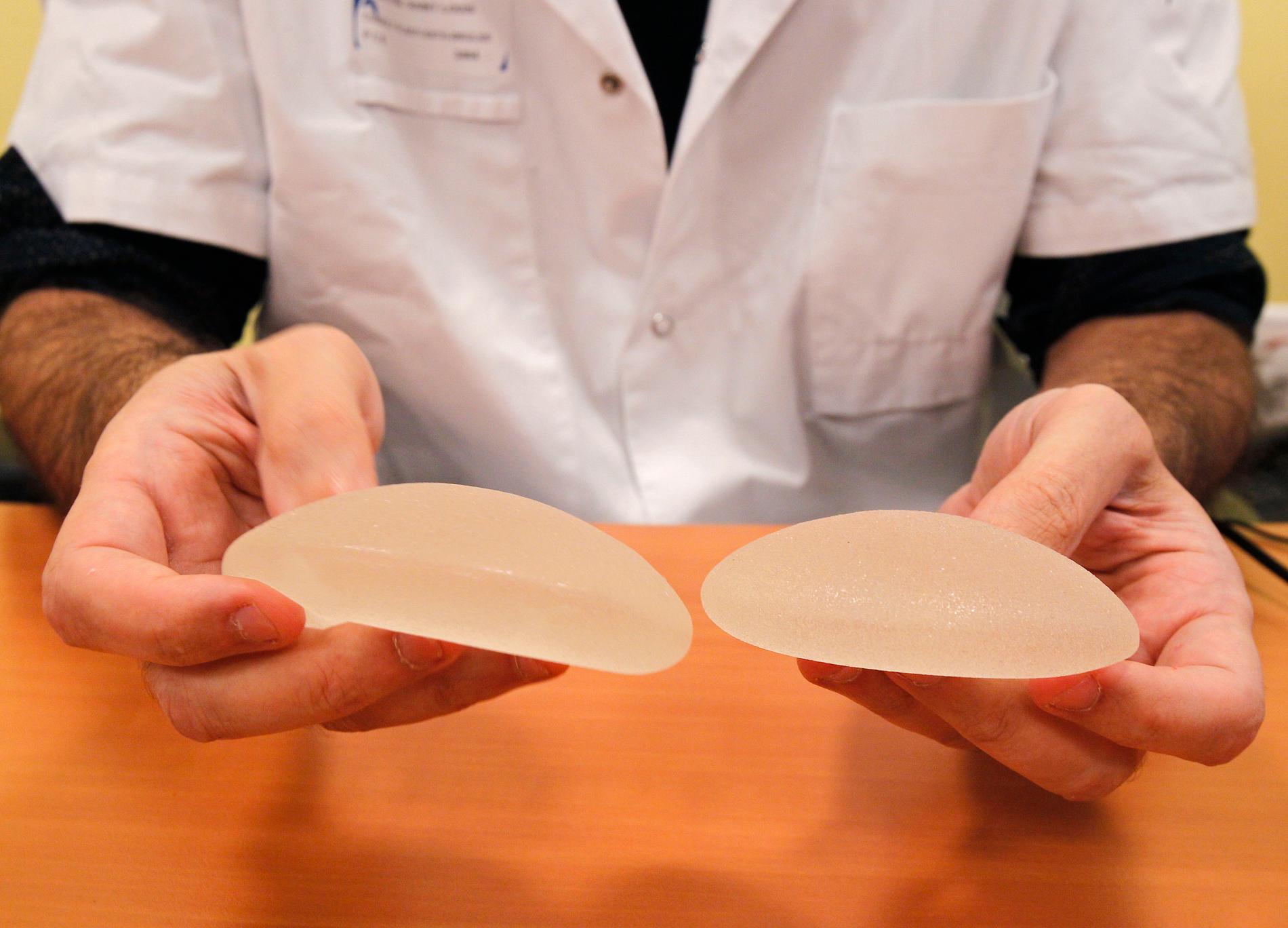 En kvinnas bröstimplantat hade läckt silikon. Arkivbild.
