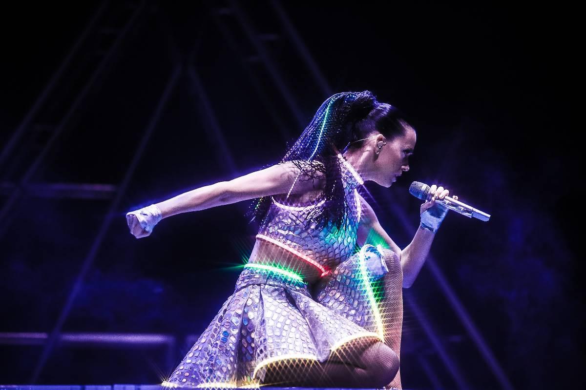 Det är ren färgexplosion när Katy Perry står på scen - och en ballongfärd finns med på schemat. Den här bilden togs under USA-turnén.