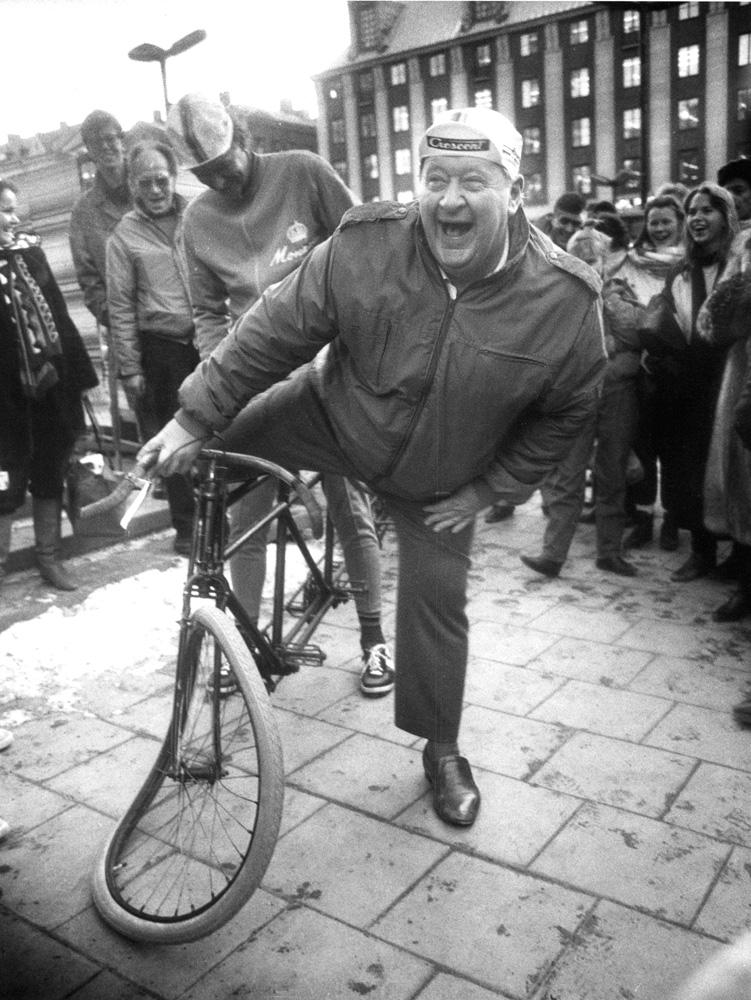 Cykling på en cykel för fyra ingick också i 50-årsfirandet.