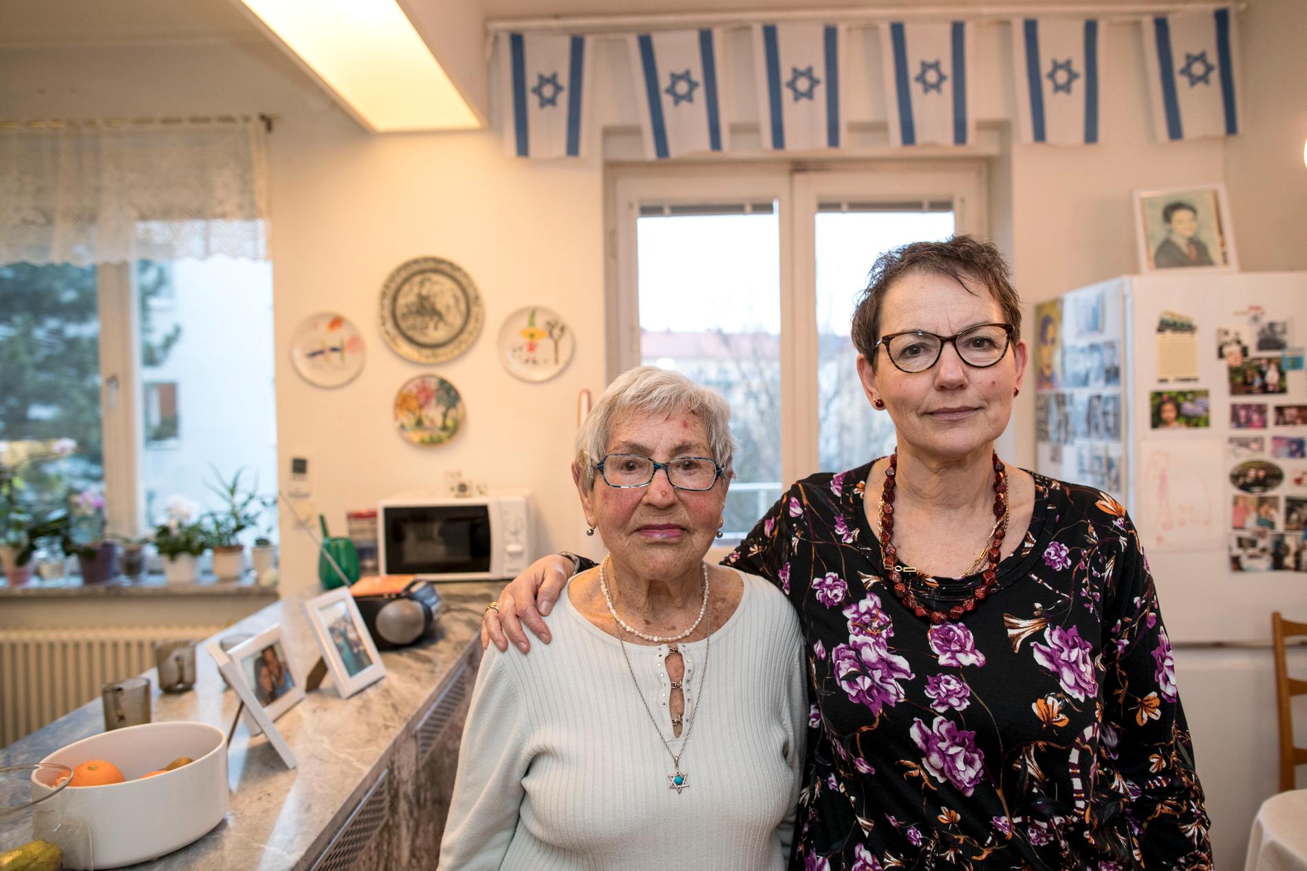 Lea Gleitman och dottern Barbro Posner oroas över den tilltagande antisemitismen i Sverige.