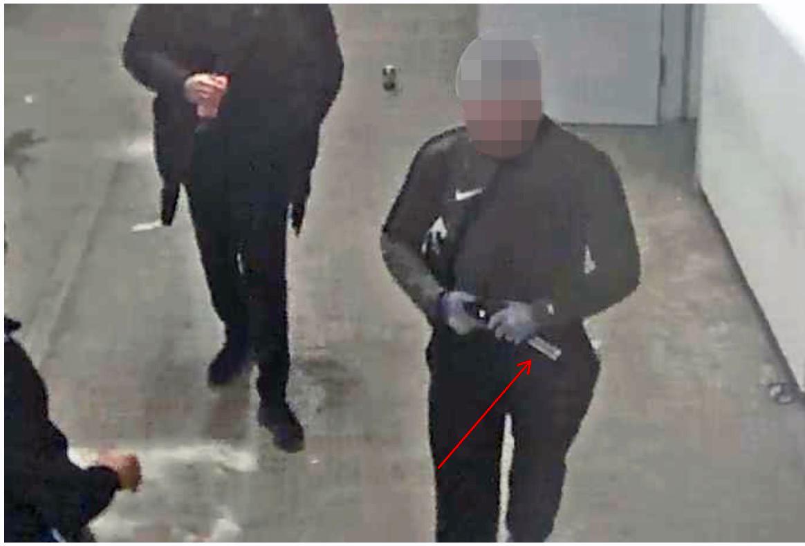Via en spaningsinsats kunde polisen koppla flera vapenfynd till nätverket. Sex män dömdes för synnerligen grovt vapenbrott.