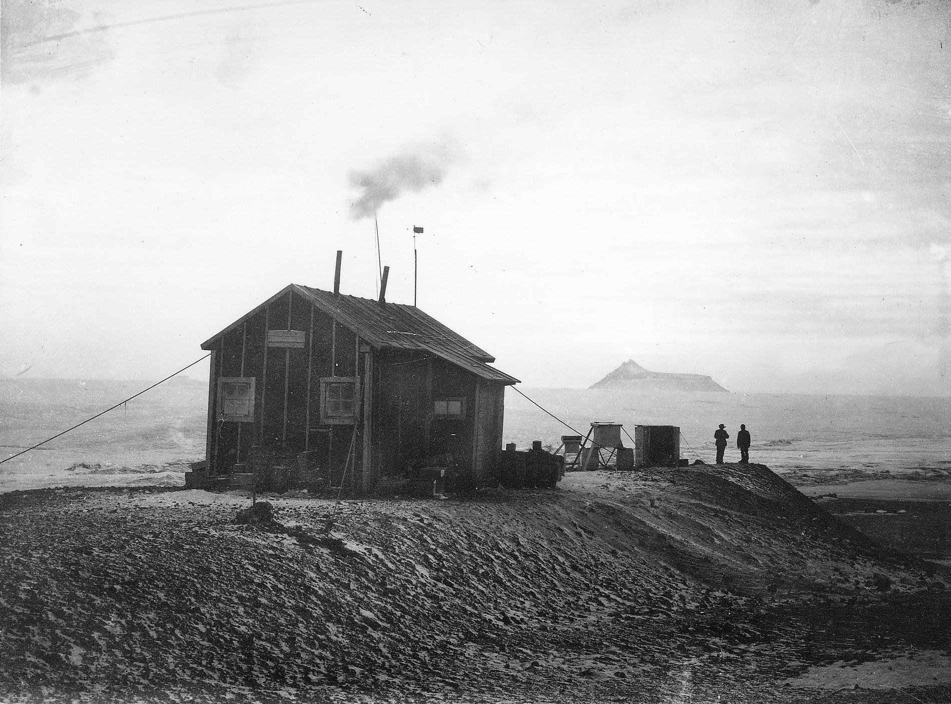 Otto Nordenskjöld och sex andra män bodde två år i huset på Snow Hill i Antarktis. Nu hotas det av sättningar. Arkivbild.