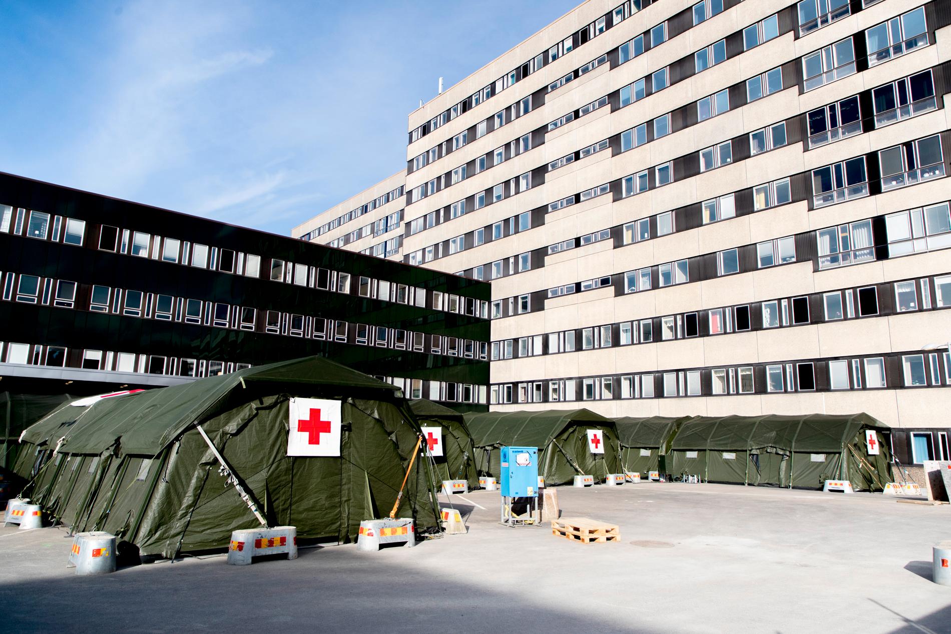Sjukvårdstälten på Östra sjukhuset i Göteborg. Trycket ökar nu på sjukvården. Arkivbild.