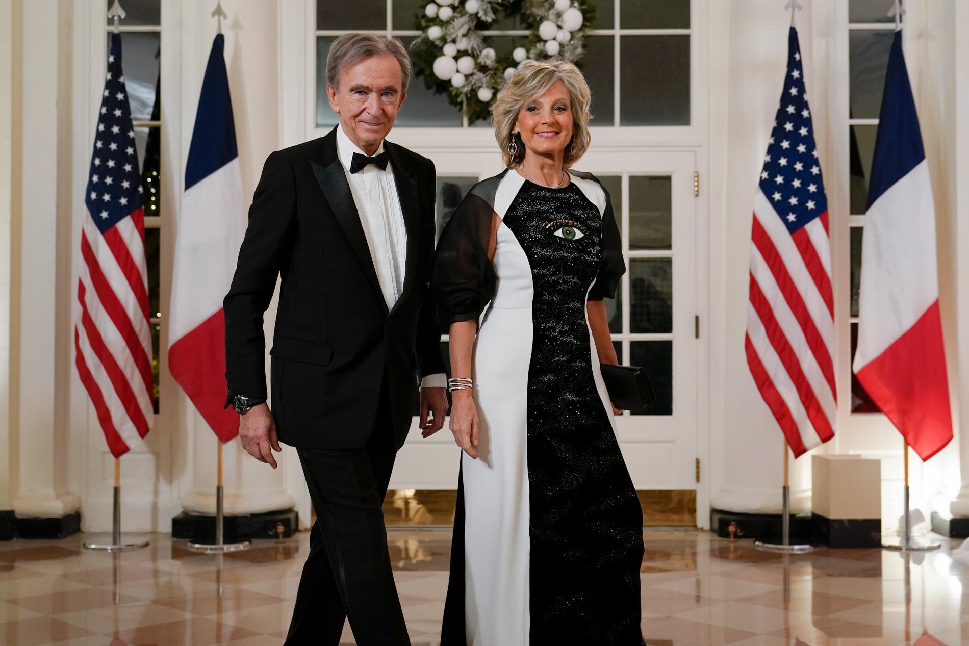 Bernard Arnault och hans fru Helene Mercier anländer till en middag i Vita huset i USA, december 2022. Middagen anordnades i samband med att president Joe Biden bjudit in Frankrikes president Emmanuel Macron till Washington.
