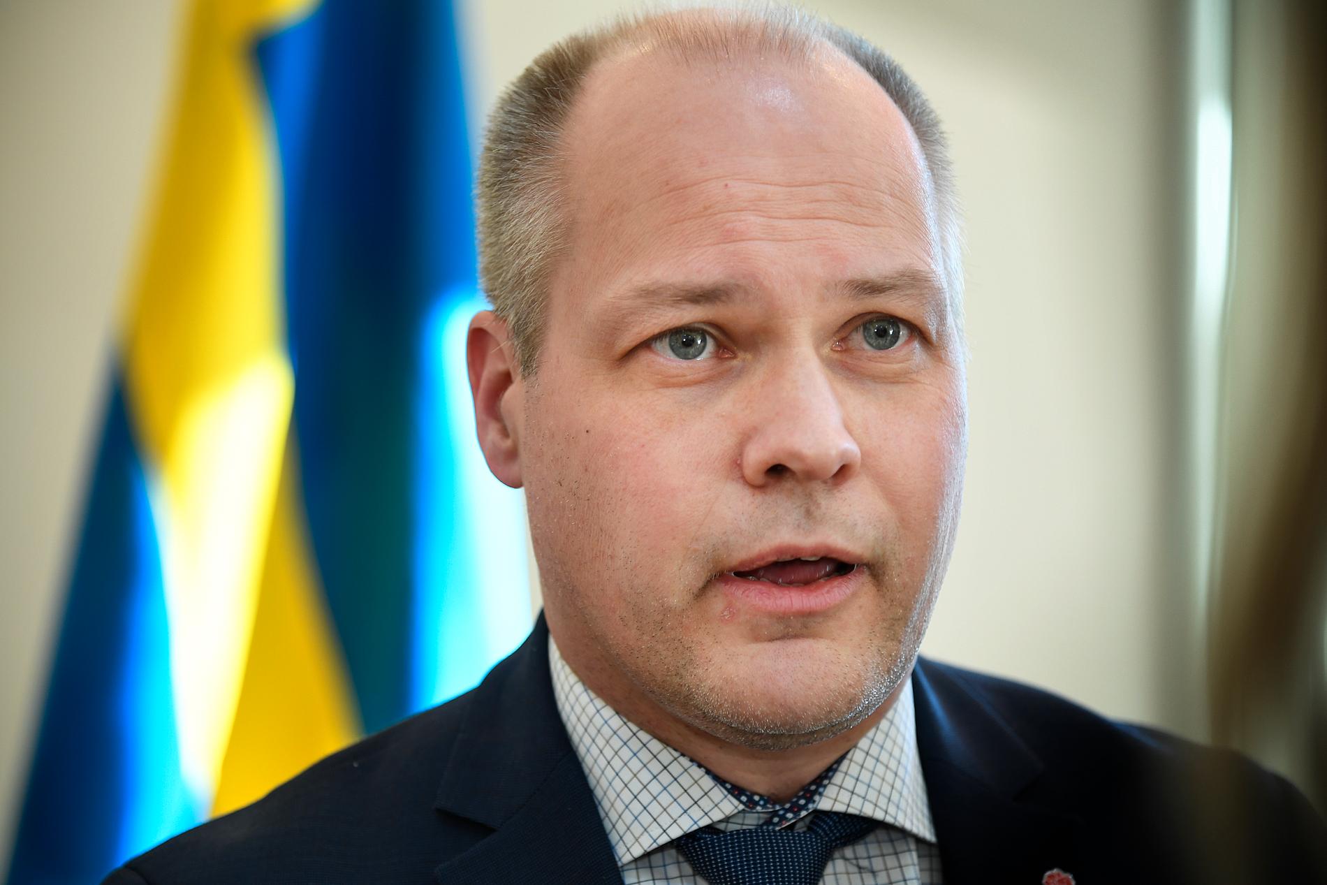Justitieminister Morgan Johansson (S) säger till DN att Sverige riskerar att få kåkstäder om det inte blir lättare att avhysa folk.