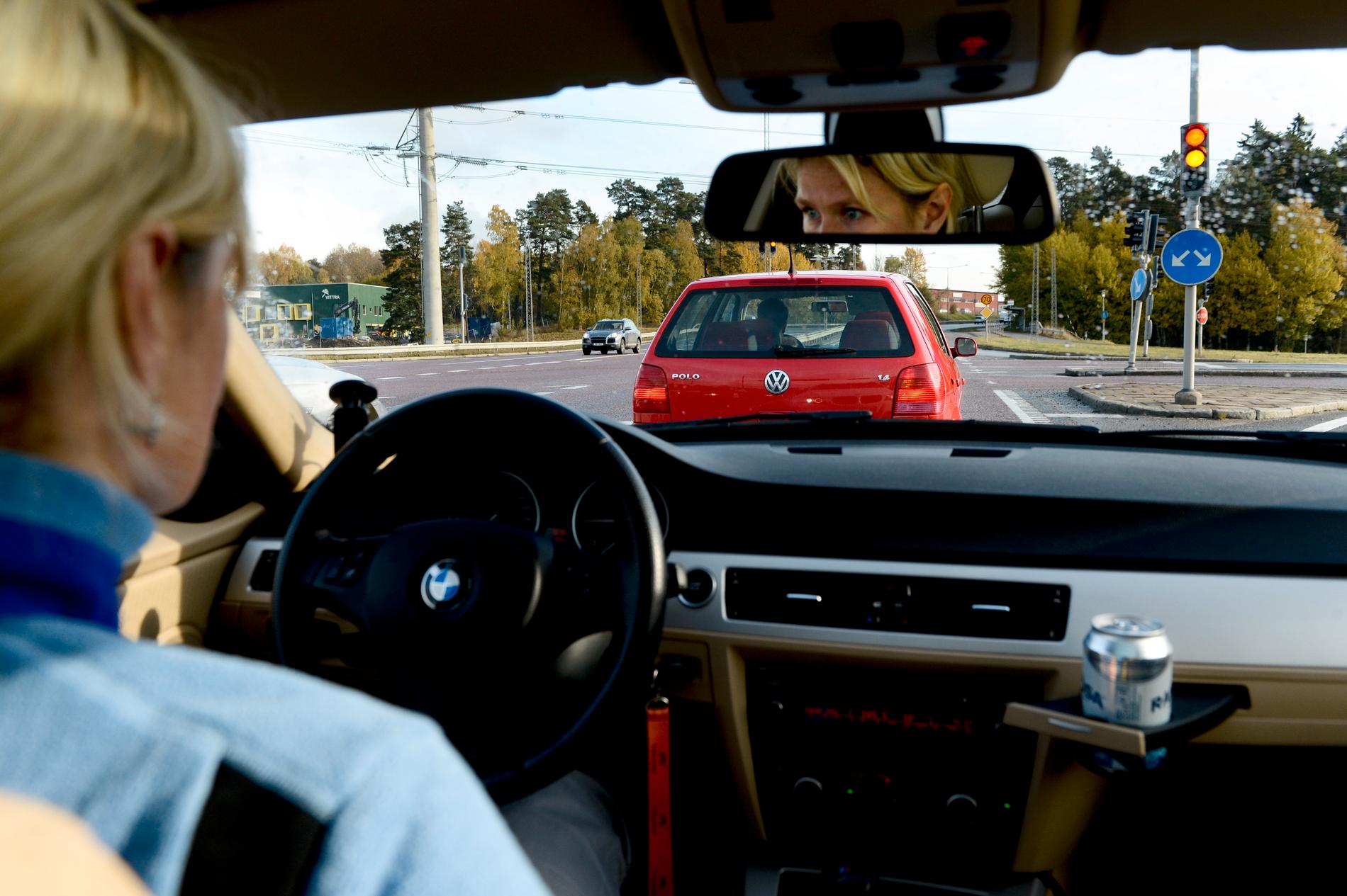 "Kör som en kvinna" – och minska risken för trafikolyckor, uppmanar NTF och Hankook.