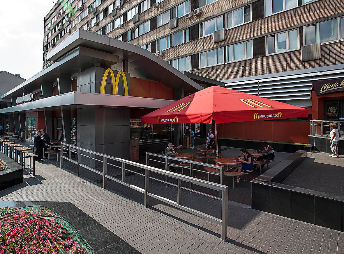 nu – stängt  Samma restaurang stängdes nyligen av ryska myndigheter. Foto: AP