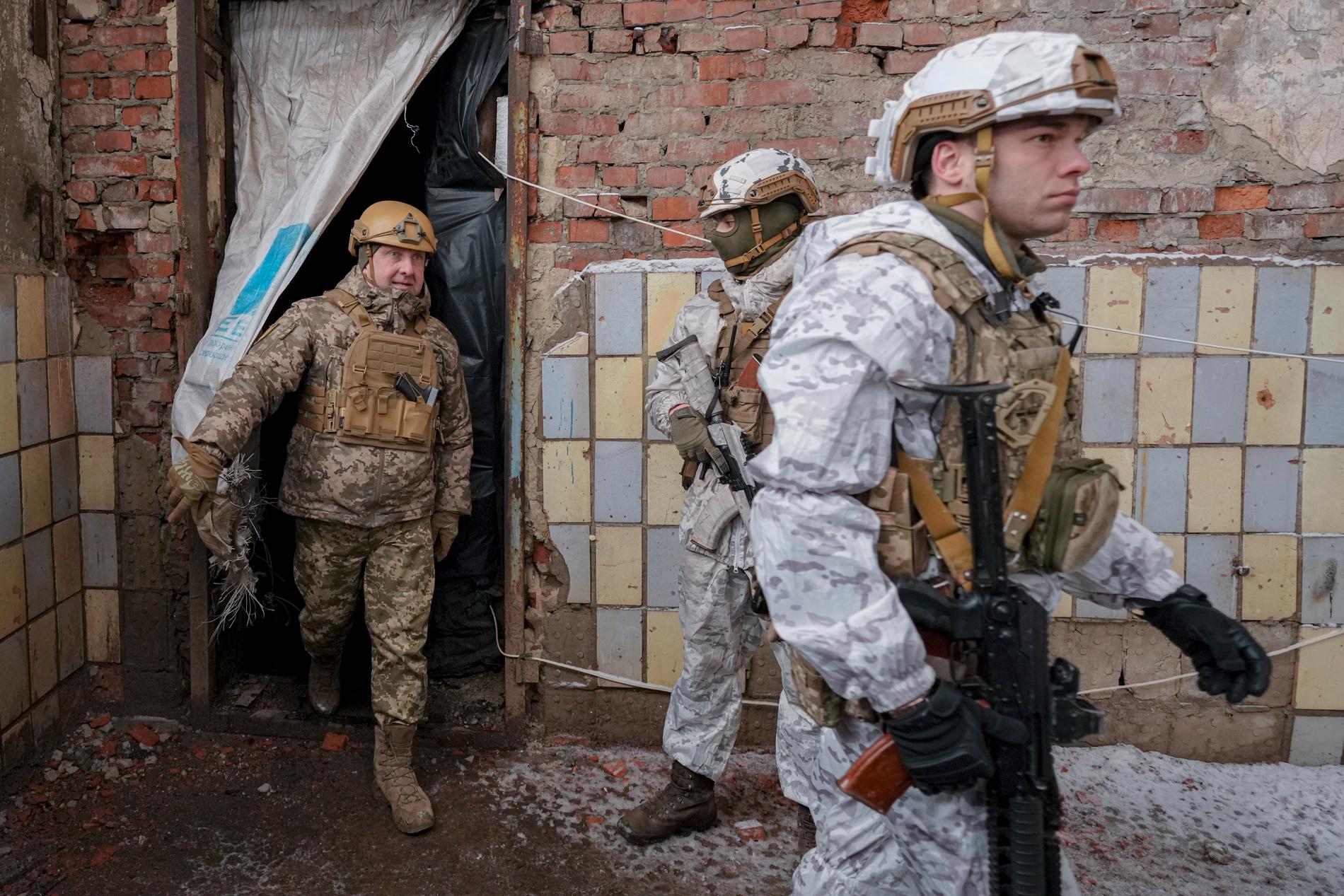 Ukrainska soldater utanför Avdiivka i Donetsk i östra Ukraina.