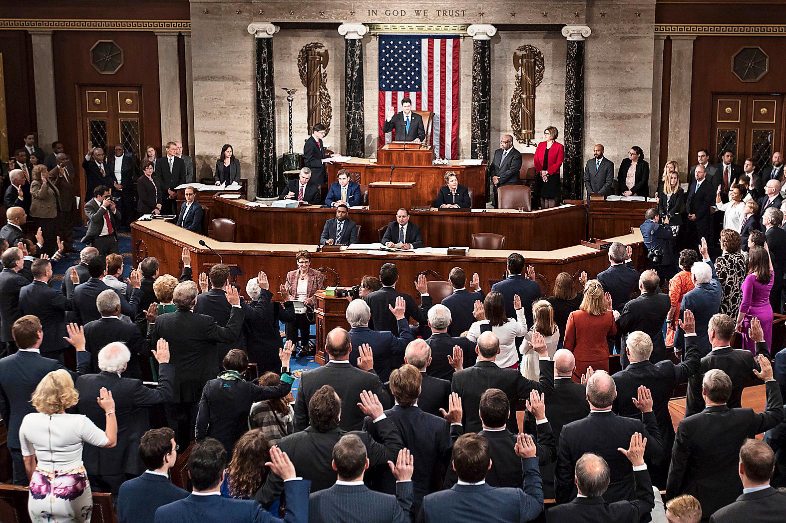 I dagens mellanårsval står de 435 platserna i representanthuset (bilden) på spel, liksom cirka en tredjedel av stolarna i USA:s senat.