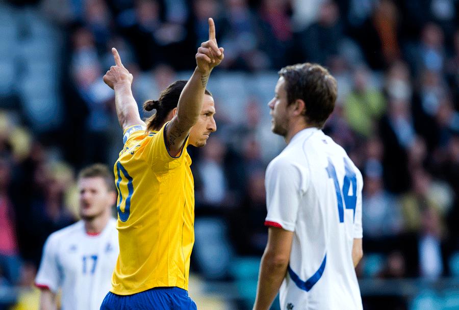 Den 30 maj 2012 var Zlatan magisk den första kvarten i träningsmatchen mot Island inför EM. Då slog han till med både en drömvolley och en superassist i 3–2-segern.