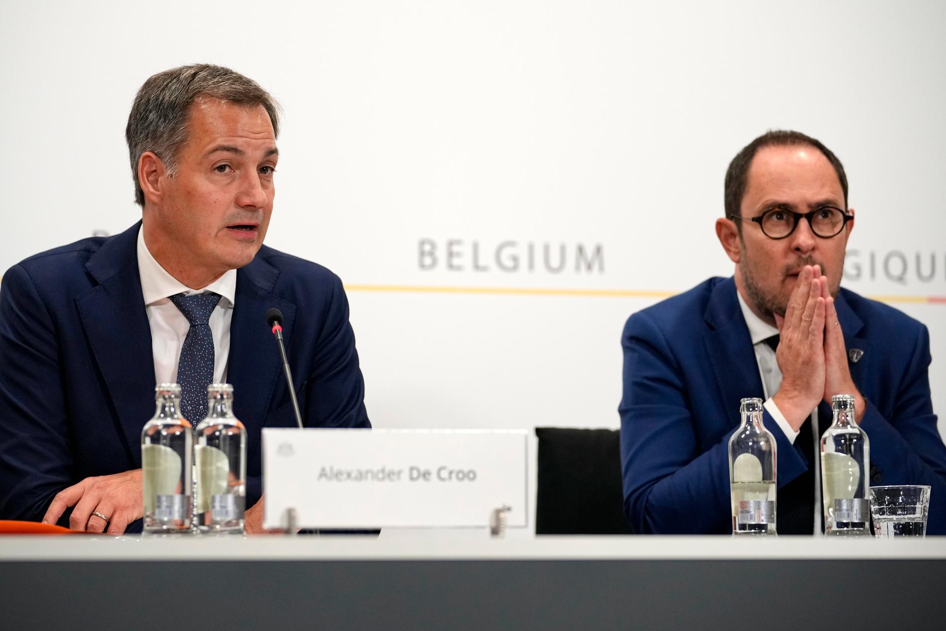 Belgiens premiärminister Alexander De Croo och justitieminister Vincent Van Quickenborne på presskonferens om terrordådet.