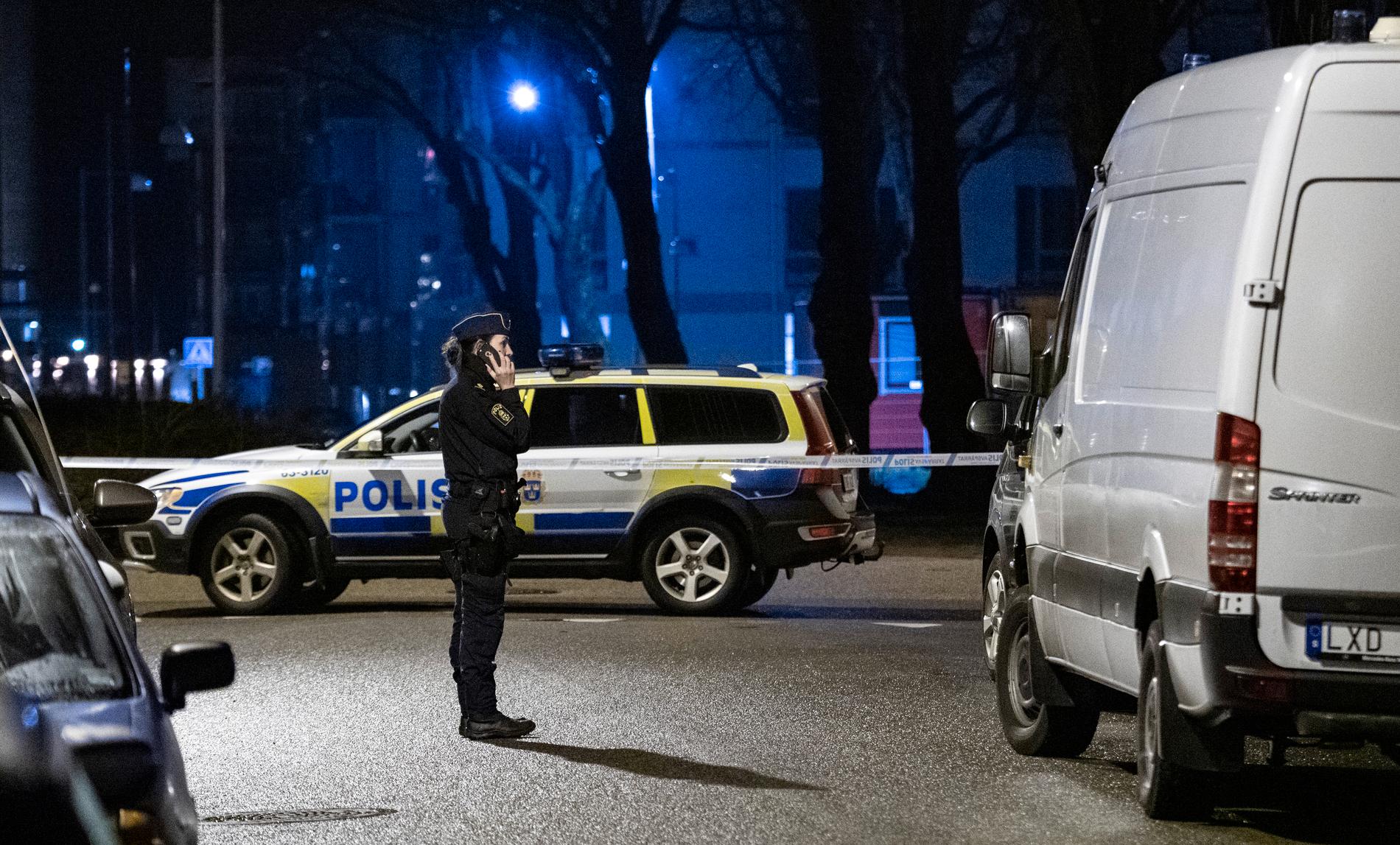 Polis och bombtekniker på plats i centrala Landskrona