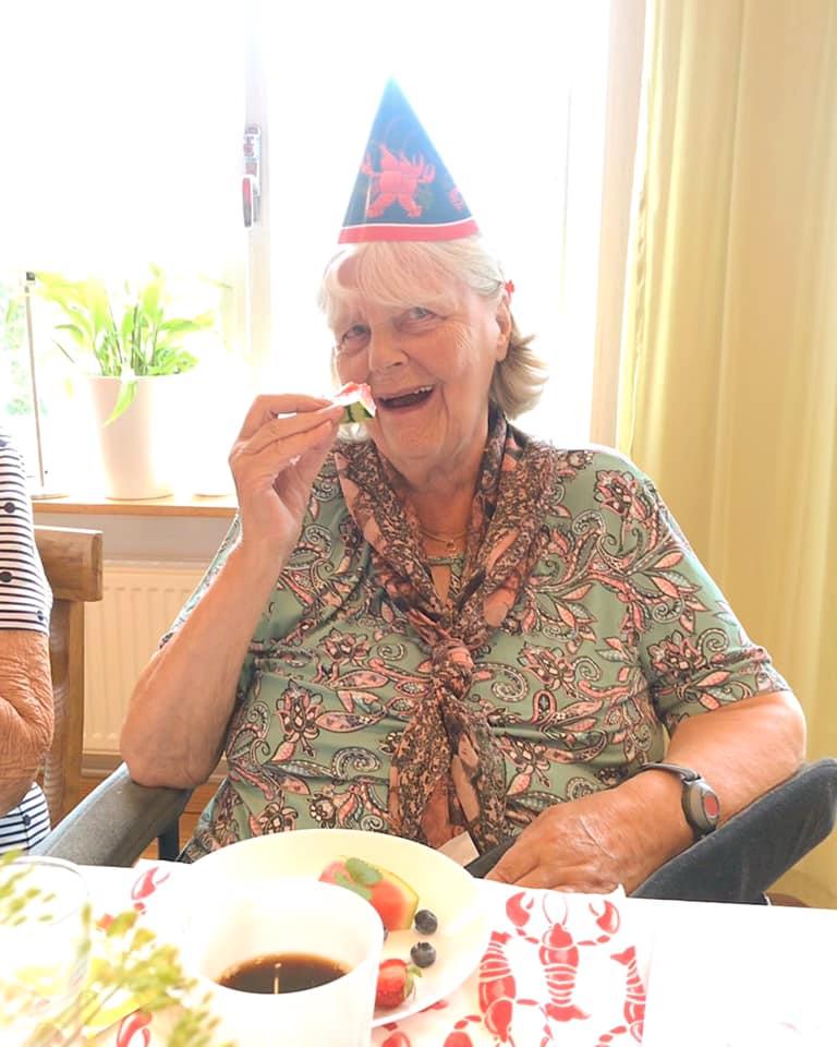 Karin, 89, tyckte att kräftskivan var fantastisk.