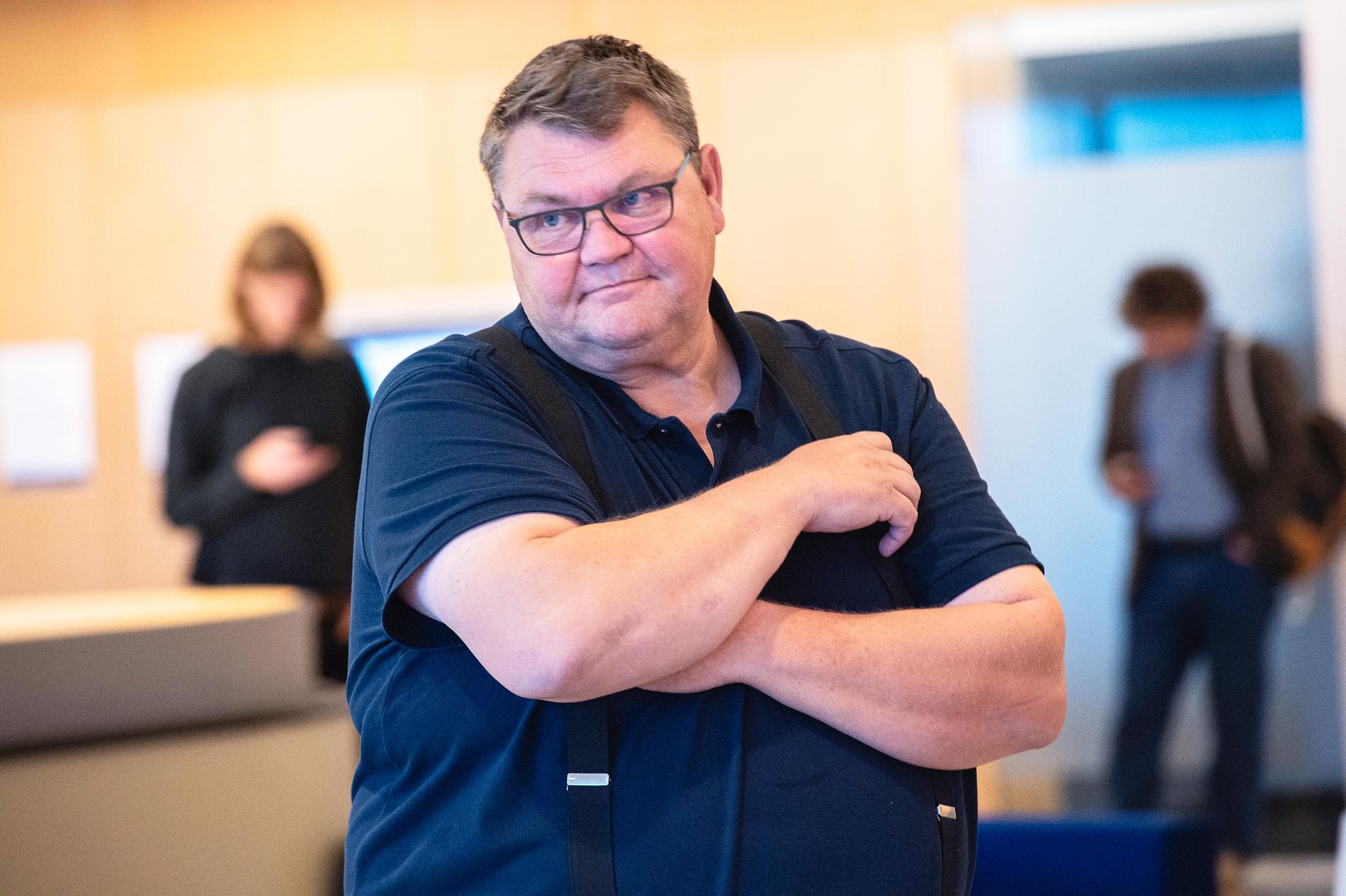 Sverigedemokraternas EU-parlamentariker Peter Lundgren i Jönköpings tingsrätt i samband med rättegången mot honom om sexuellt ofredande. Arkivbild.