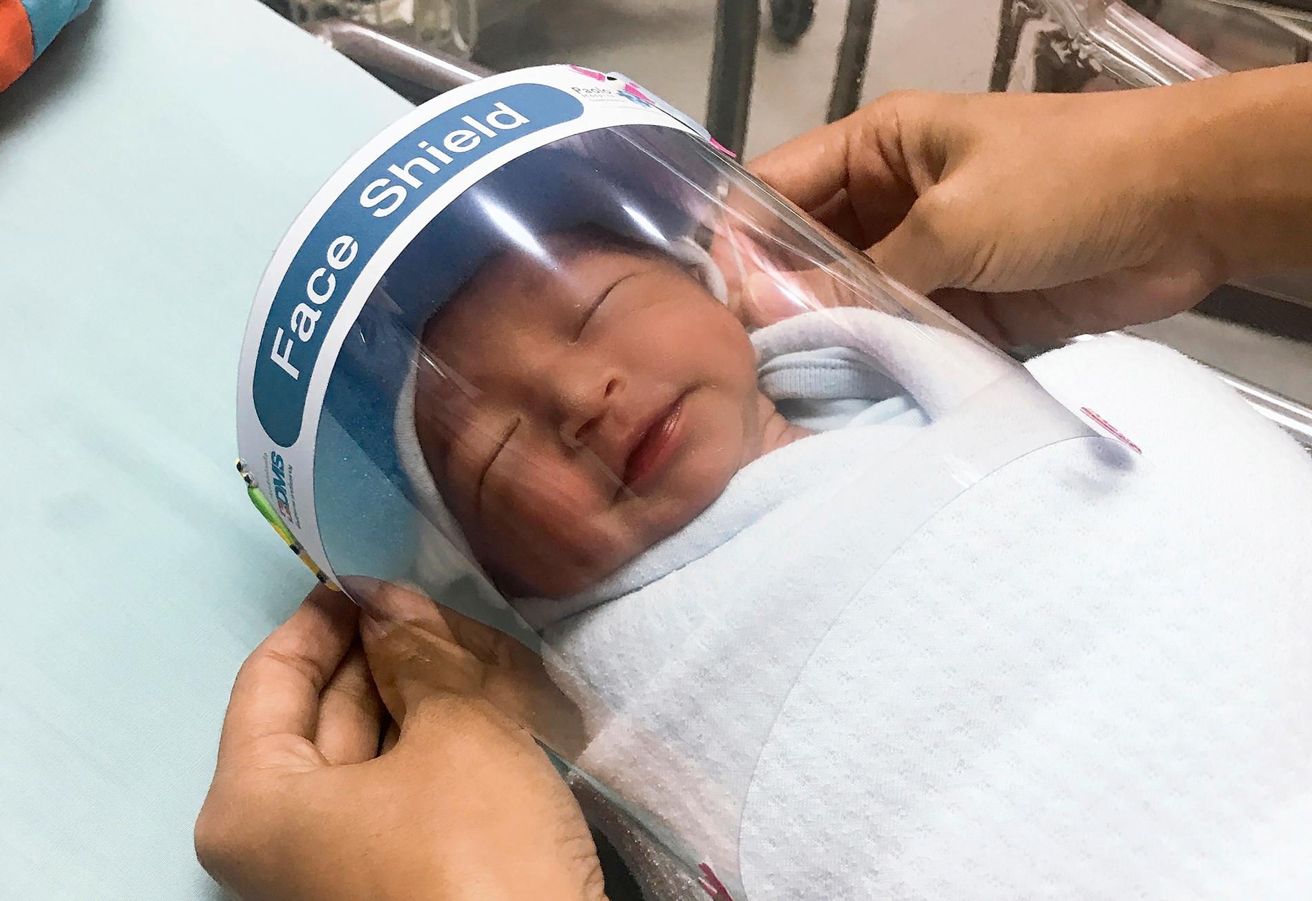 Nyfödd med visir i Thailand.