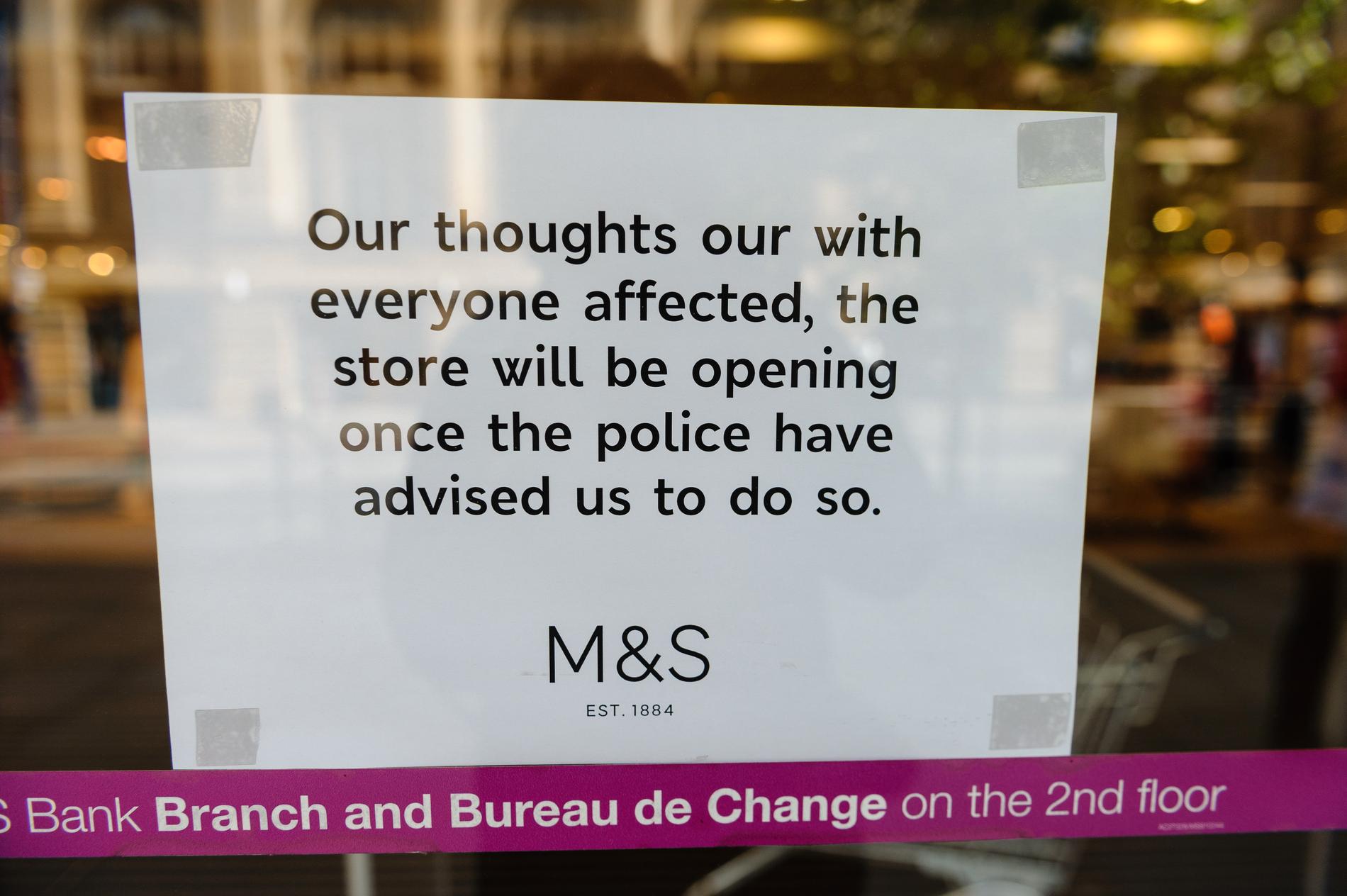 Marks and Spencer-butiken håller fortsatt stängt på tisdagen.