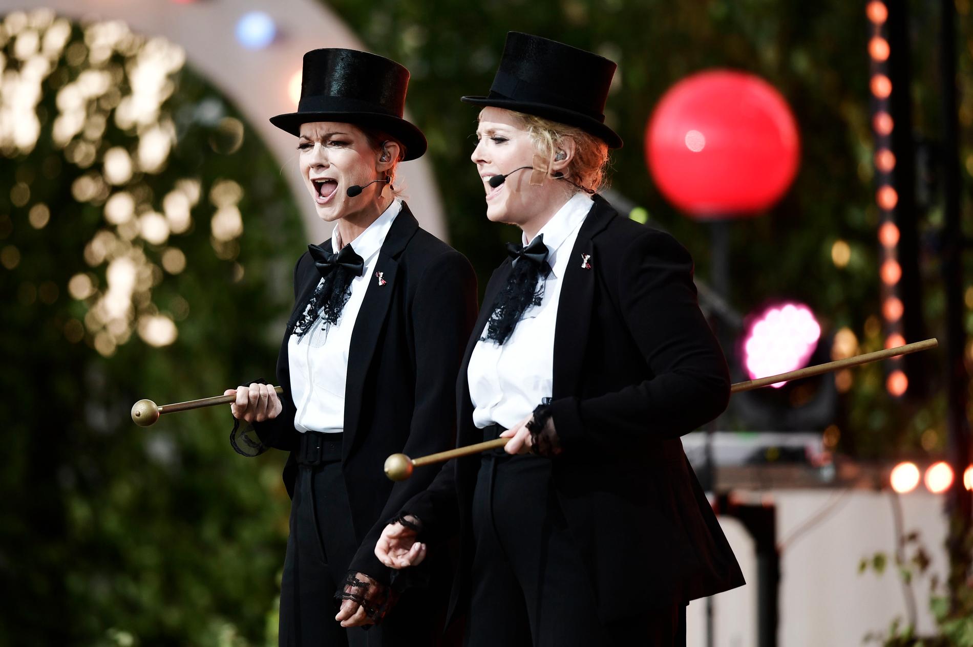 Emma Peters och Hanna Dorsin under ”Allsång på Skansen” 2018.