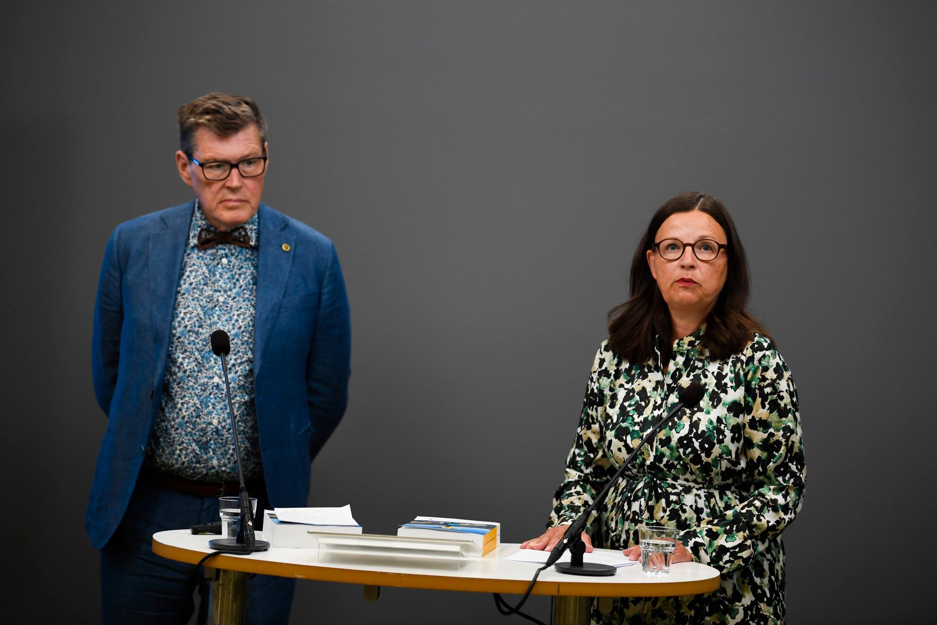 Jörgen Tholin, regeringens utredare, överlämnade betygsutredningen under måndagen till utbildningsminister Anna Ekström (S). En rad förslag om ändringar i betygssystemet ska leda till mindre betygsstress.