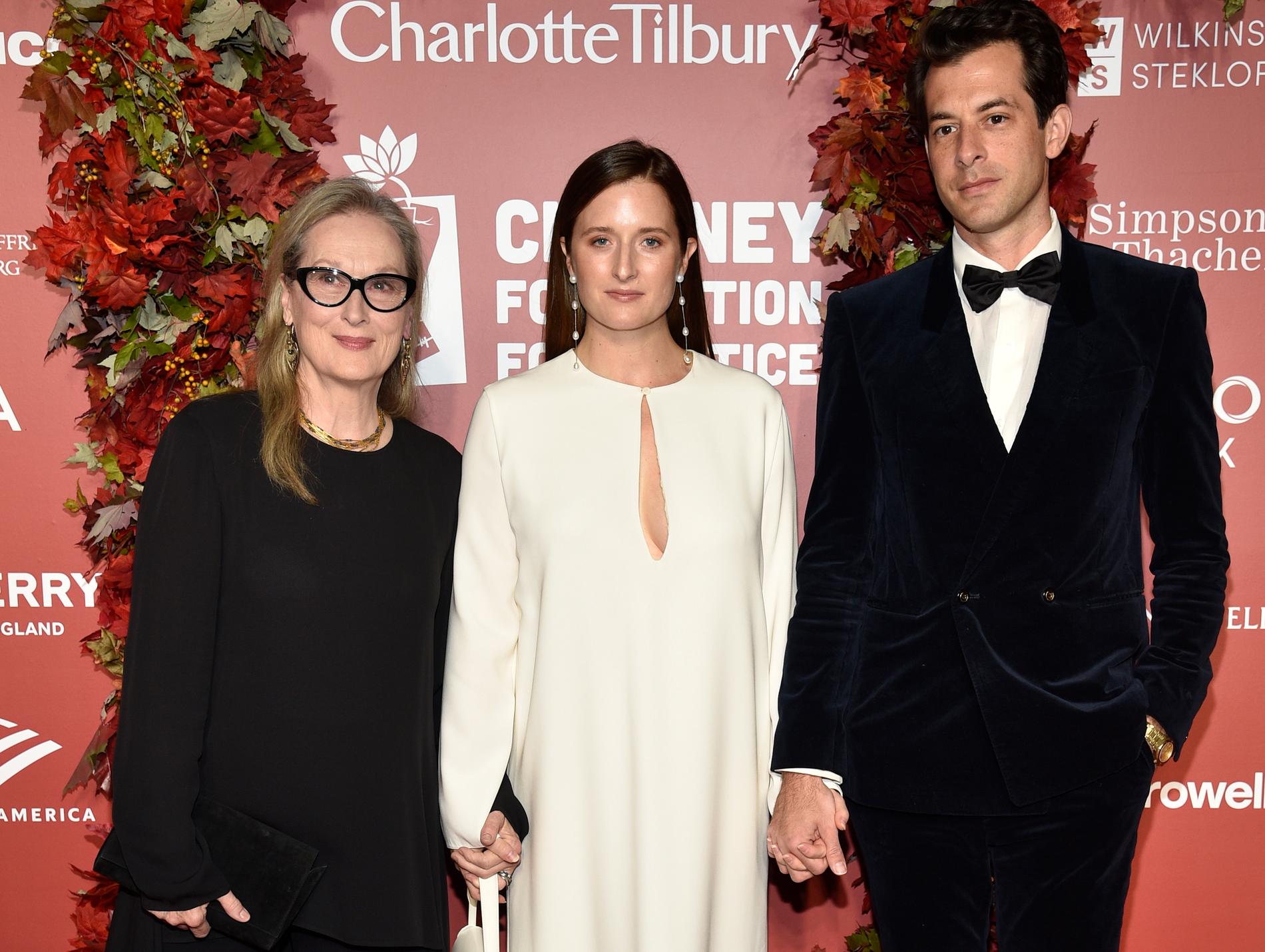 Meryl Streep, Grace Gummer och Mark Ronson på röda mattan den 29 september.