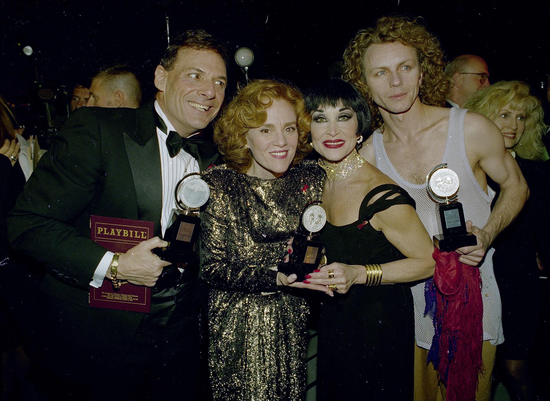 Ron Leibman vann en Tony Award 1993. Här firar han tillsammans med Madeline Kahn, Chita Rivera och Brent Carver