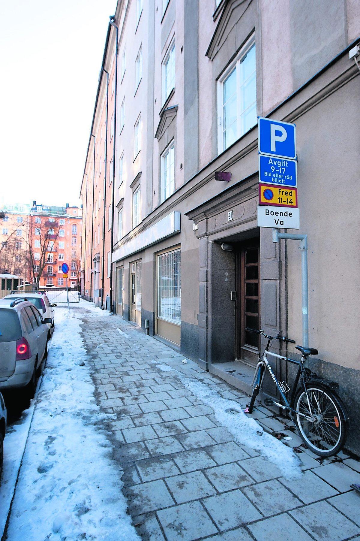 här slog polisen till| Mannen greps utanför en lägenhet på Sveavägen i Stockholm. Bostaden används som bordell för prostituerade kvinnor.