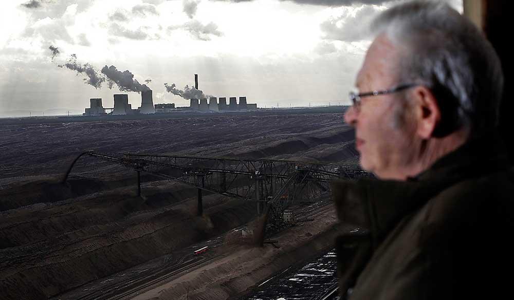 Kolverk Tagebau nochen ger oss en bild av kolbrytningens direkta påverkan på naturen. Men  eftersom Tyskland avvecklar sin kärnkraft kommer landet att sannolikt behöva brunkolet under ytterligare en tid.