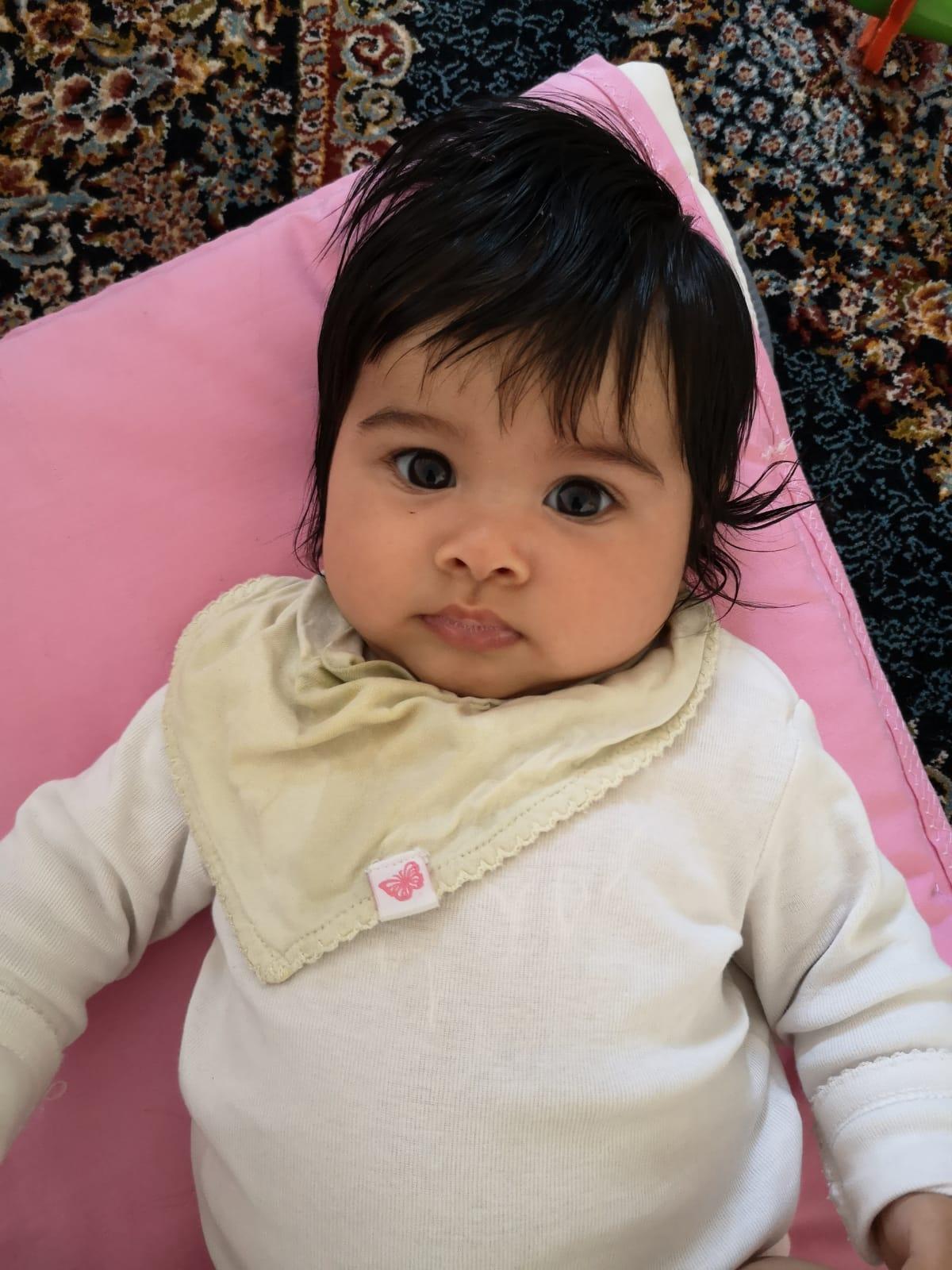 Dinah är snart fem månader och dotter till Dawoud Zamen Ansari i Linköping.