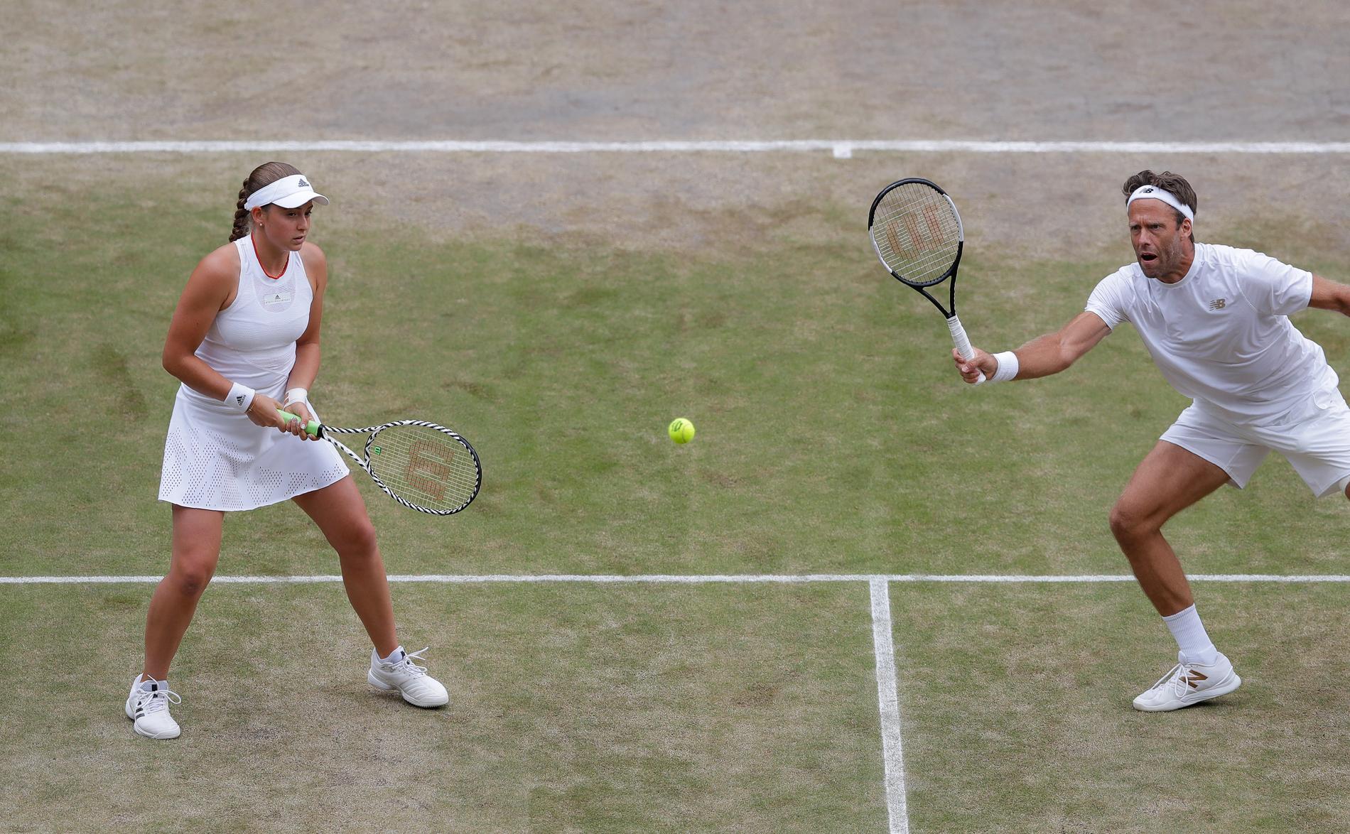 Robert Lindstedt och Jelena Ostapenko föll i mixeddubbelfinalen i Wimbledon.