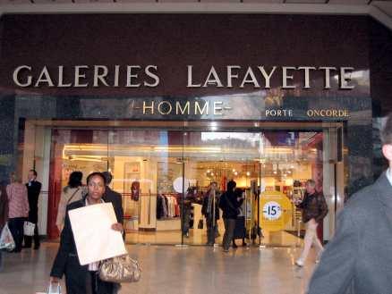 17.45 Sista stoppet innan hemresan blir varuhuset Galeries Lafayette.
