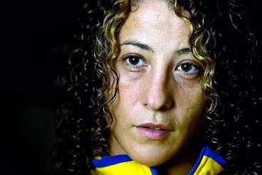 "JAG VILLE BARA ÅKA HEM" Den svenska VM-boxaren Teuta Cuni greps av tysk polis. Anledningen var att en kvinna som bland annat gjort sig skyldig till rån har använt sig av Teutas borttappade pass. "När jag greps ville jag bara åka hem", säger hon.