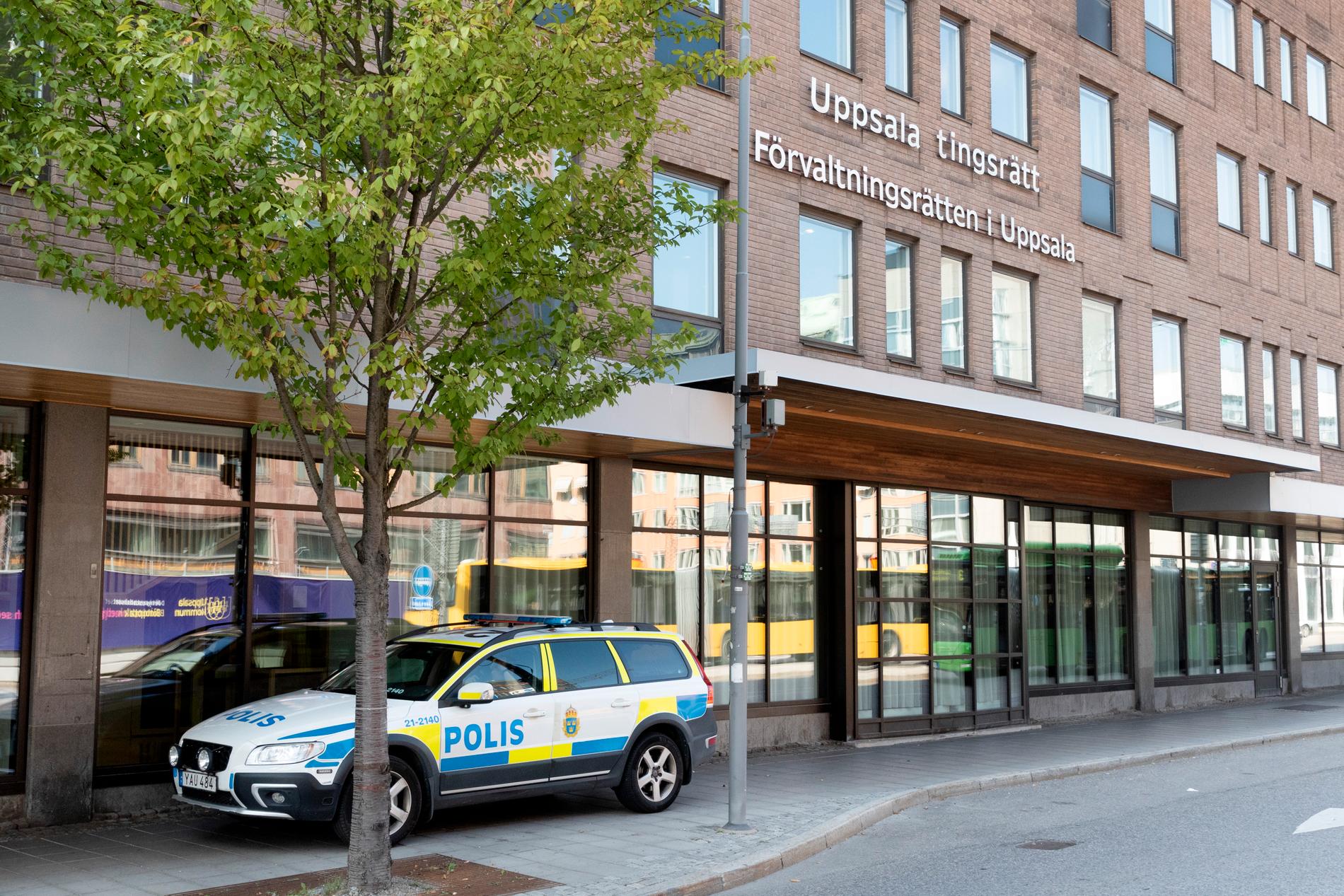 Uppsala tingsrätt utrymdes och spärrades av efter ett hot som inkom via mejl i slutet av augusti. Enligt åklagaren har en man som tvångsvårdas på en rättspsykiatrisk klinik erkänt att han skickade mejlen. Arkivbild.
