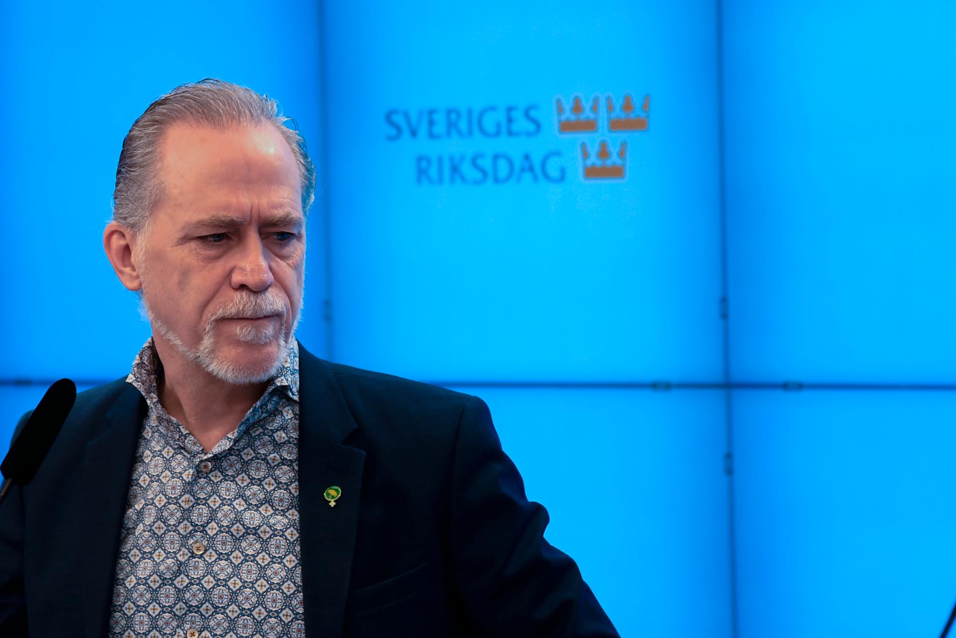 Språkröret Daniel Helldén (MP) under pressträff om ny energipolitik.