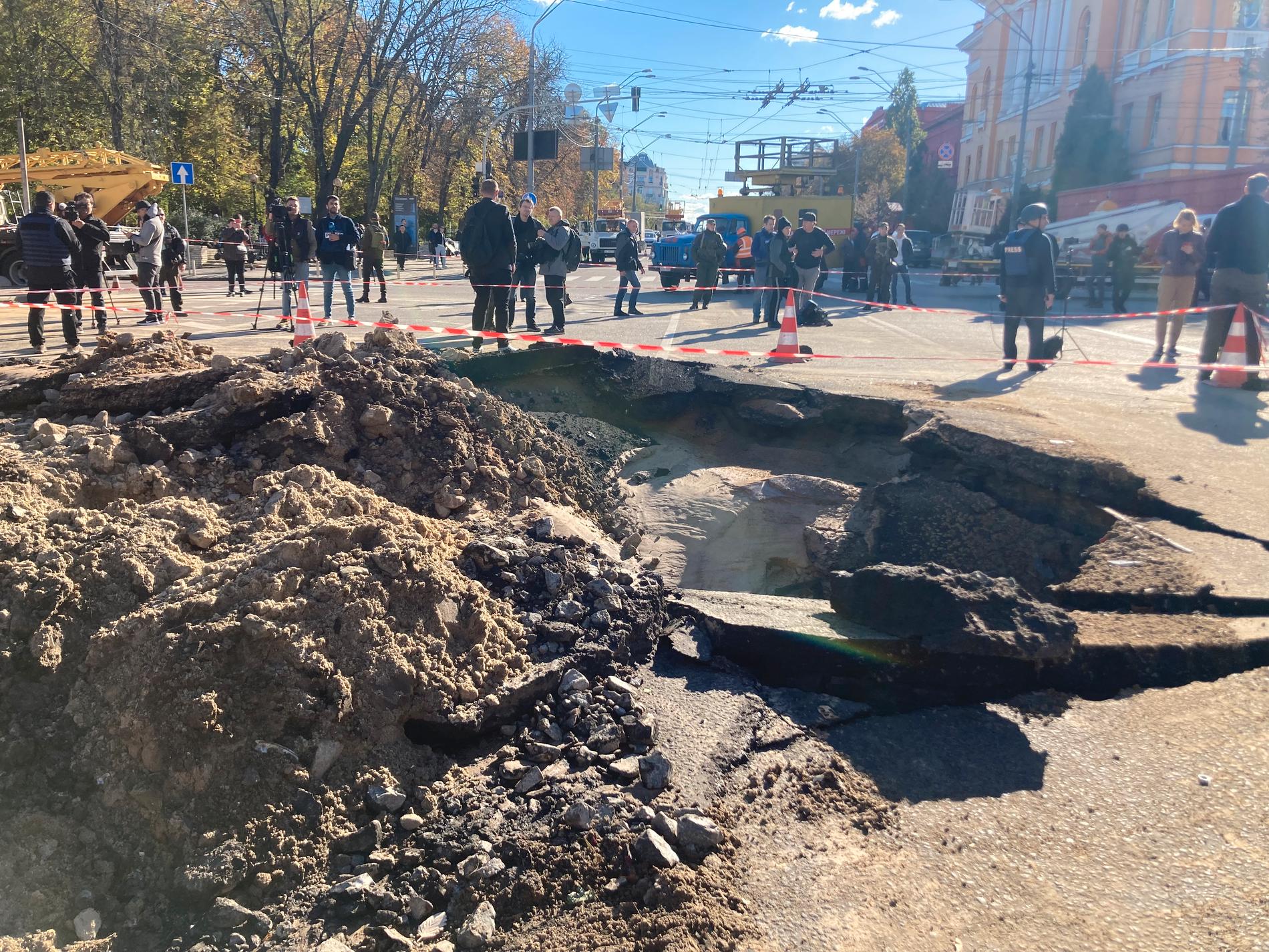 Explosionen Victoria Ivleva hörde orsakade ett hål som var 8–10 meter i diameter på Taras Sjevtjenko-boulevarden i Kiev.