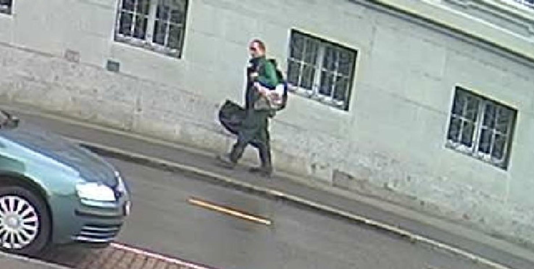 Polisen i Schaffhausen har offentliggjort en bild på mannen innan attacken.