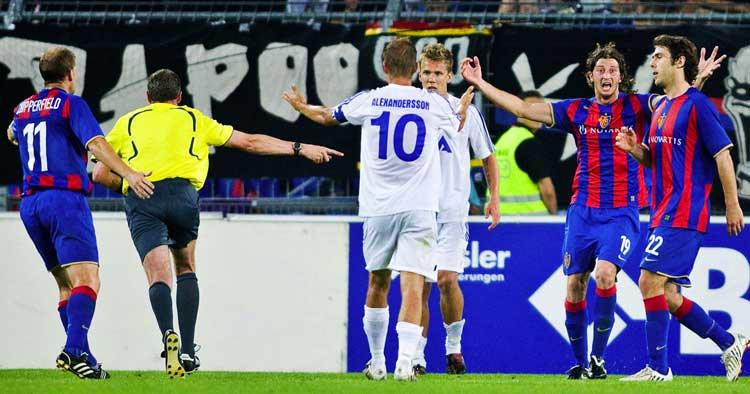 Ilska hos IFK Göteborg sedan domaren dömt straff i Basel.